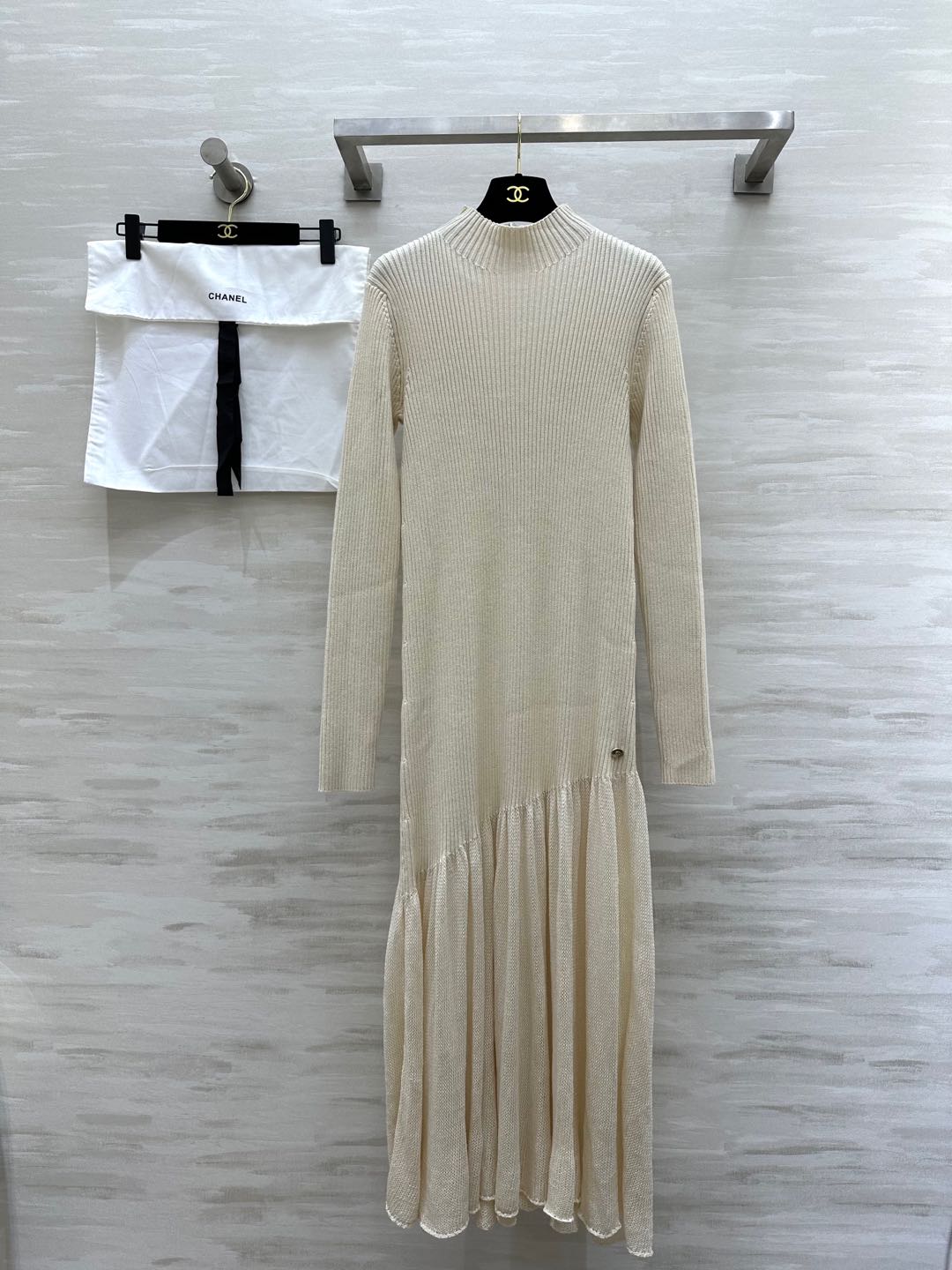 NO:295931,#Chane/K Show series Jin Gaoyin same style knitted long skirt with large elasticity on the upper body and super slim Original development High quality Spot first-time size36/38/40, Chanel, skirts, alexander wang19860909#Chane/K 秀款系列 金高银同款 针织长裙 上身弹力大 超显瘦 原版开发 高品质 现货首发size36/38/40,,chanel,skirts,alexander wang,Women's clothing
