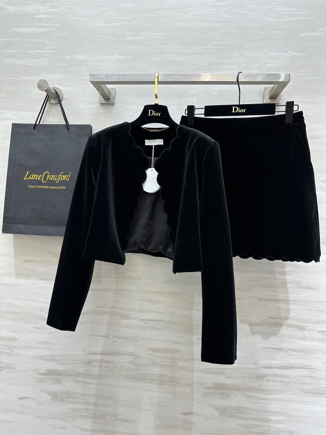 NO:295910,#Chlo early spring new velvet jacket set elegant wavy edges three-dimensional tailoring upper body atmospheric slim Customized velvet texture luxurious and high-quality spot first-time sizeS/M/L (size s shoulder width 39, bust 92, sleeve length 59, 43, skirt waist 66, skirt length 42), chloe, skirt 66, skirt length 42), chloe, skirt 6, jackets & coats, alexander wang19860909#Chlo早春新款 丝绒外套套装 优雅波浪边 立体剪裁版型上身大气显瘦 定制丝绒质地奢华高级 高品质 现货首发sizeS/M/L（s码肩宽39,胸围92,袖长59,衣长43,半裙腰围66,裙长42）,,chloe,skirts,jackets & coats,alexander wang,Women's clothing