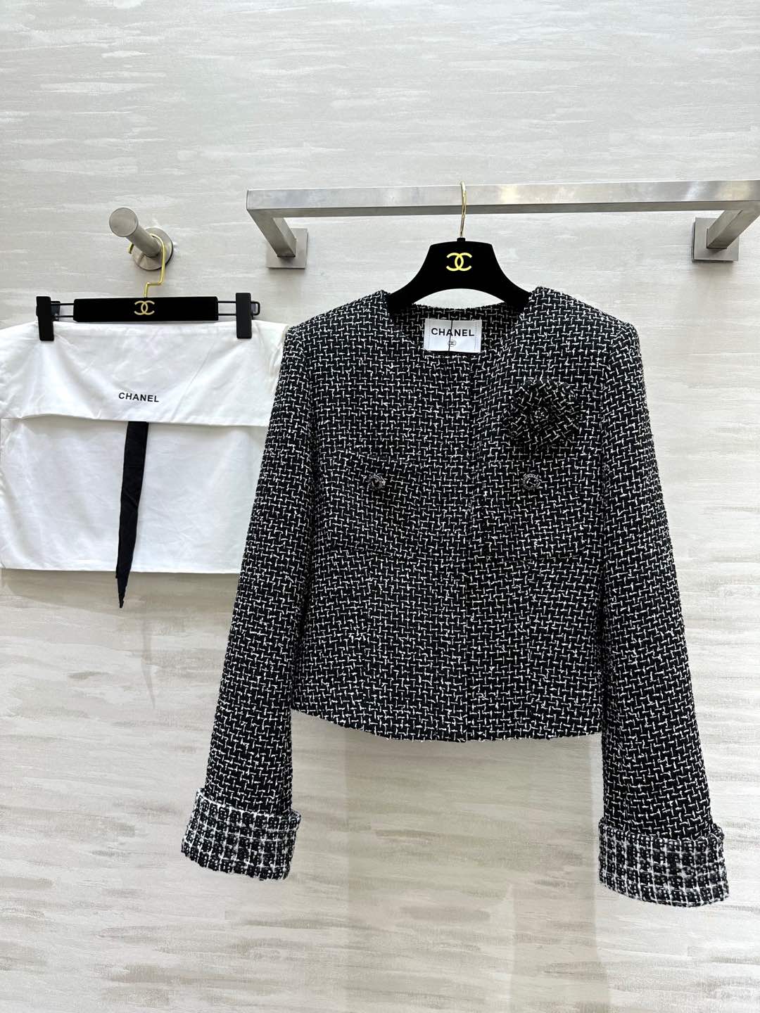 NO:295901,#ChaneA Heavy Industry Flower Soft Tweed Jacket Customized Soft Tweed Fabric Three-dimensional Cut Style Delivery Three-dimensional Camellia Brooch High-quality Customized Spot First-time Size36/38/40, Chanel, Jackets & Coats, Brooch, Brooch, Brooch, Broastpin, Alexander wang19860909#ChaneA重工花朵软花呢外套 定制编制软花呢面料 立体剪裁版型 配送立体山茶花胸针 高品质定制 现货首发size36/38/40,,chanel,jackets & coats,brooch，breastpin,alexander wang,Women's clothing