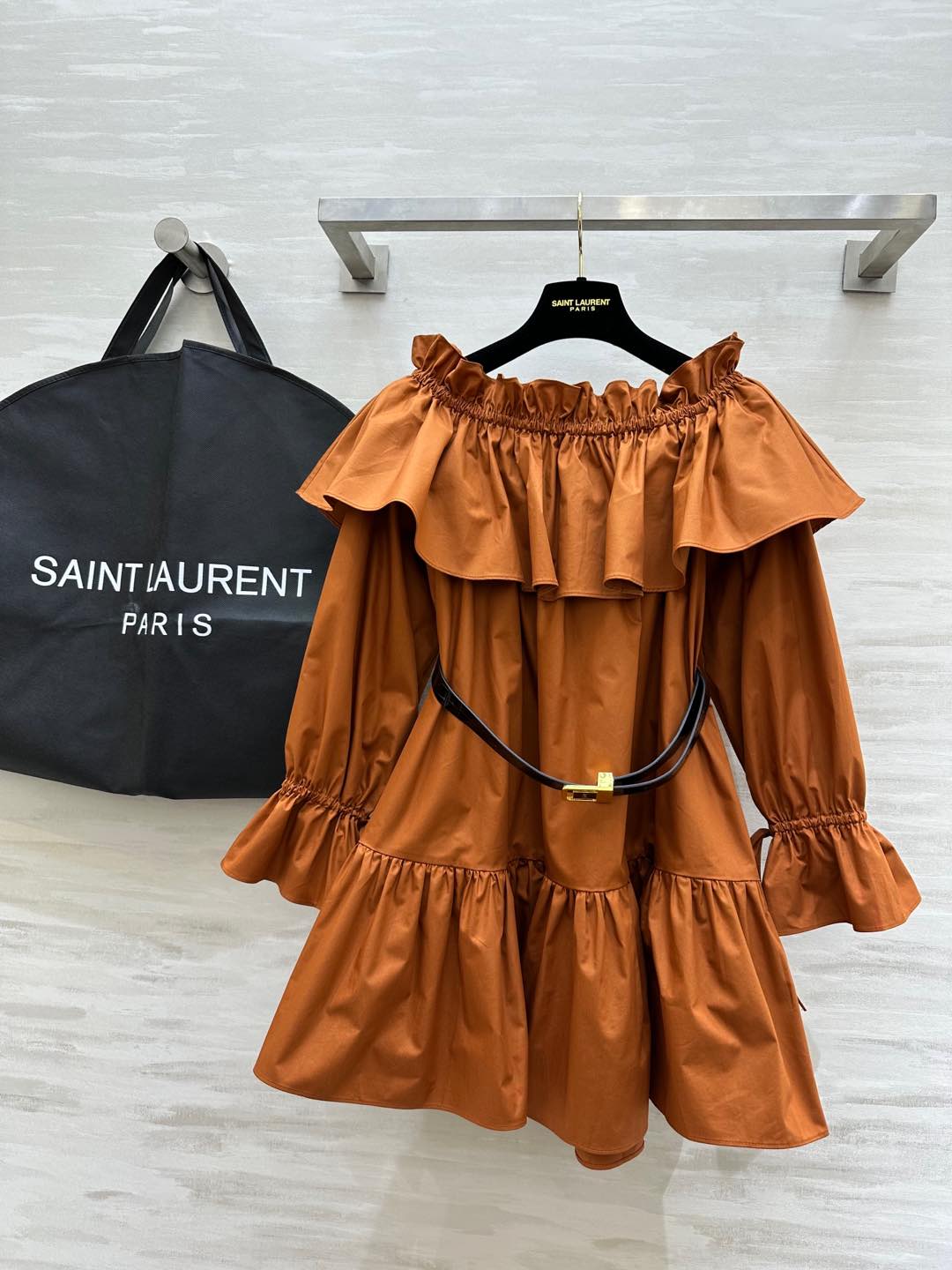 NO:295831,#ysl spring and summer new style ruffled elastic one-length collar dress, delivery belt waist slimming, elastic one-length collar, pure cotton texture delicate skin-friendly, high quality, spot first-time sizeS/M/L (size s size bust 92, 71 length),,saint laurent, skirts,alexander wang19860909#ysl春夏新款 荷叶边弹力一字领连衣裙 配送腰带收腰显瘦 弹力一字领 纯棉质地细腻亲肤 高品质 现货首发sizeS/M/L（s码胸围92,衣长71）,,saint laurent,skirts,alexander wang,Women's clothing