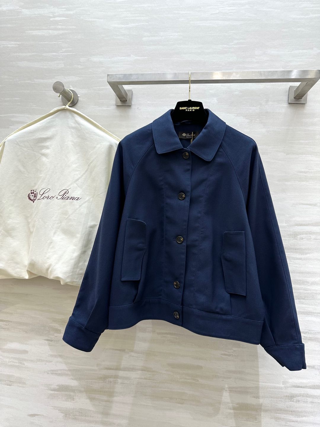 NO:297093,#LP early spring new style Roman holiday style jacket with rotator sleeve design Simple, high-end, and atmospheric!  High-quality customization Spot first-time sizeS/M/L (size size 126, garment length 55), loro piano, jackets & coats, jackets & coats, alexander wang19860909#LP早春新款 罗马假日风夹克外套 落肩袖设计 简约,高级,大气！高品质定制 现货首发sizeS/M/L（s码胸围126,衣长55）,,loro piana,jackets & coats,jackets & coats,alexander wang,Women's clothing