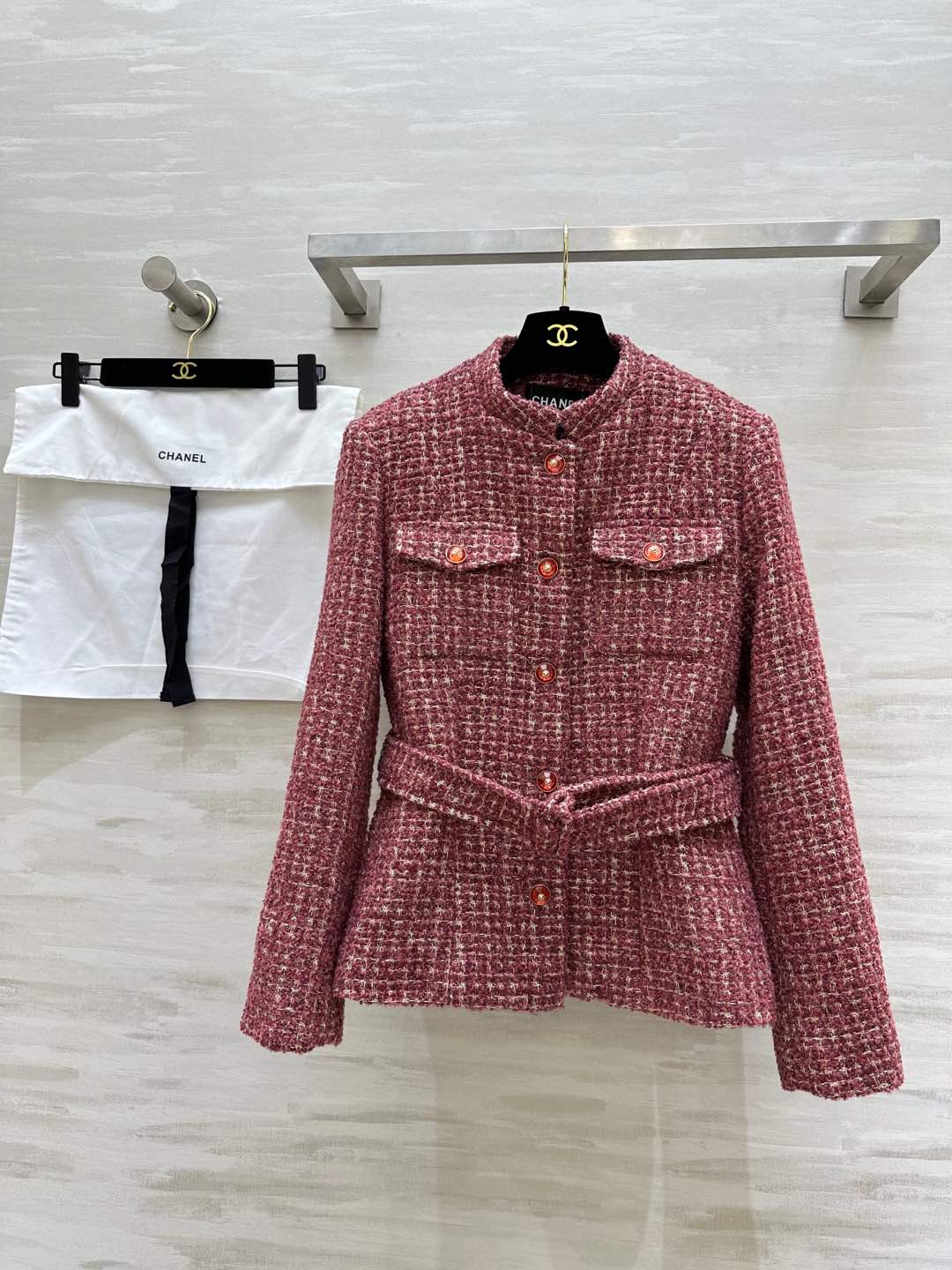 NO:297065,#Chane early spring new style French celebrity style custom-made classic gold thread braided fabric three-dimensional tailoring upper body a whole rich girl with a visual sense, easy to grasp the atmosphere, high-quality customization spot first-time size36/38/40 (36 size shoulder width 39, bust 90, 58 length), chanel, alexander wang19860909#Chane早春新款 法式名媛风 定制经典金线编织面料 立体剪裁版型上身一整个富家千金即视感 氛围感轻松拿捏 高品质定制 现货首发size36/38/40（36码肩宽39,胸围90,衣长58）,,chanel,alexander wang,Women's clothing