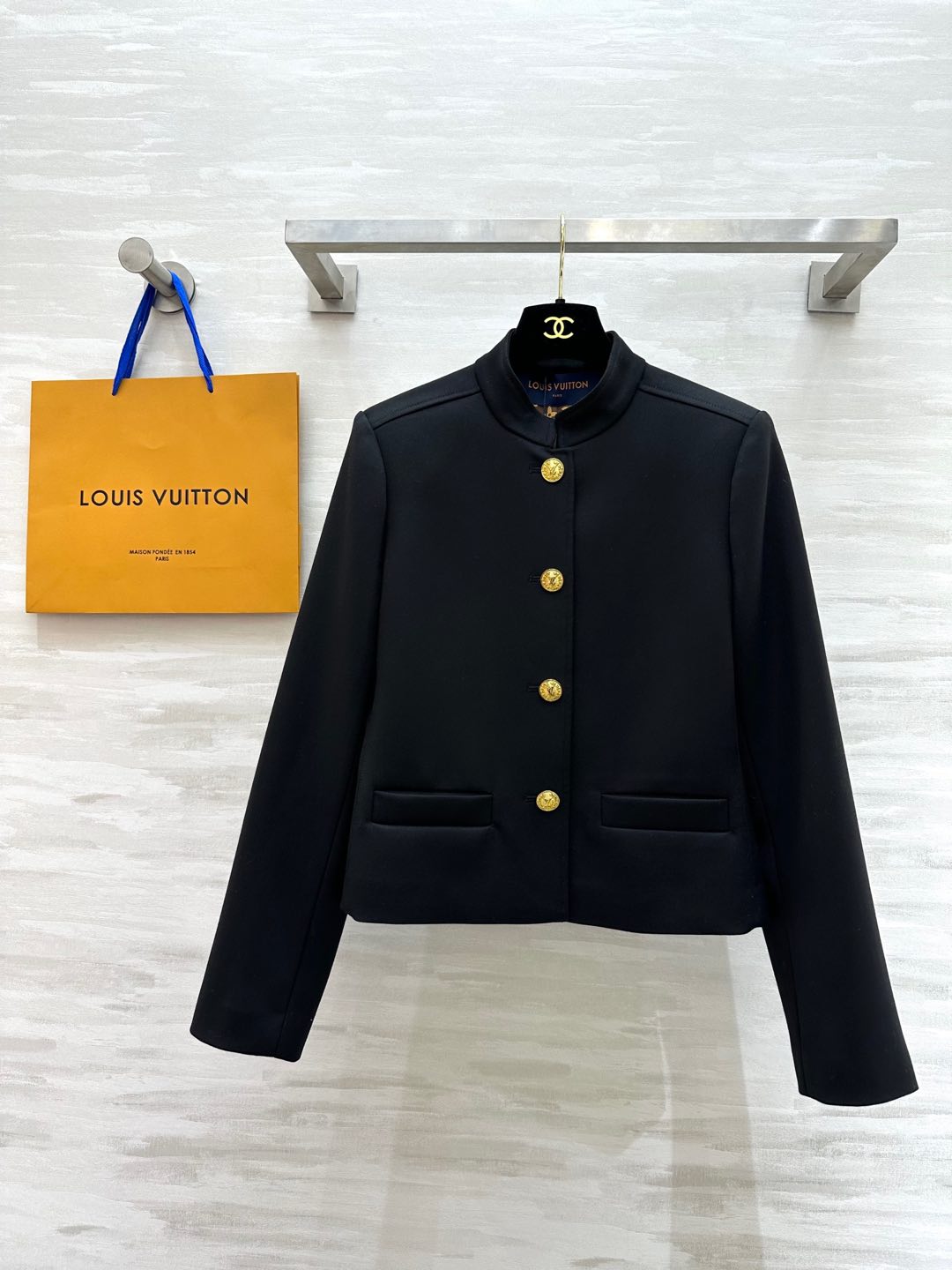 NO:297092,#Lv hot product Gray style wool jacket low-key, luxurious, high-end!  Jinchen same style, high quality, spot first-time sizeS/M/L (size s size 39 shoulder width, bust 92, garment length 51), louis vuitton, jackets & coats, alexander wang19860909#Lv爆品 格雷风羊毛外套 低调、奢华、高级 ！金晨同款 高品质 现货首发sizeS/M/L（s码肩宽39,胸围92,衣长51）,,louis vuitton,jackets & coats,alexander wang,Women's clothing