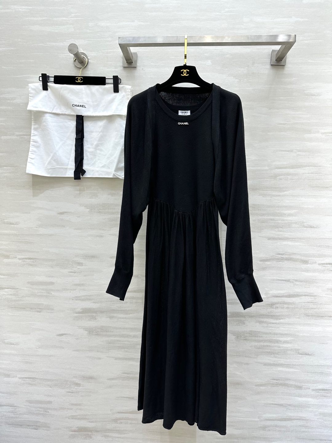 NO:297016,#CHANE early spring new style wool two-piece dress elegant and elegant, full of celebrity temperament, high quality, delivery dust bag, spot first release size36/38/40,,chanel, skirts,alexander wang19860909#CHANE早春新款 羊毛两件套连衣裙 优雅大方 名媛气质十足 高品质 配送防尘袋 现货首发size36/38/40,,chanel,skirts,alexander wang,Women's clothing