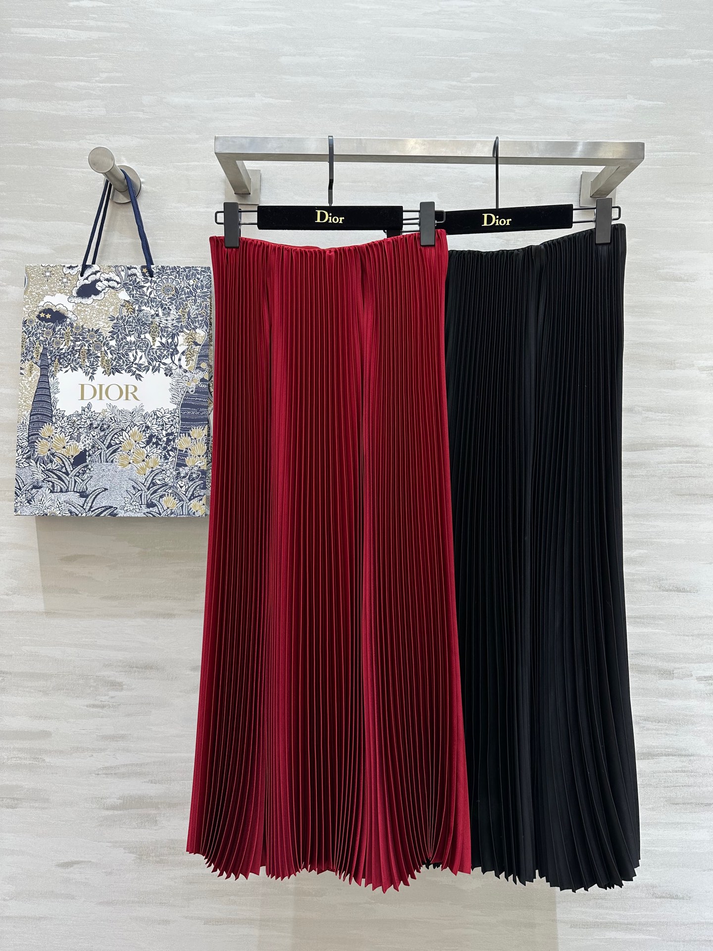 NO:315002,#DIO early spring new model satin matte pleated pleated skirt elegant and generous heavy craftsmanship high temperature pleated high quality customization spot first-time sizeS/M/L/XL (size size 66 waist circumference, skirt length 89, dior, skirt 89, alexander wang19860909#DIO早春新款 缎面哑光百褶压褶半裙 优雅大方 重工艺高温压褶 高品质定制 现货首发sizeS/M/L/XL（s码腰围66,裙长89,,dior,skirts,alexander wang,Women's clothing