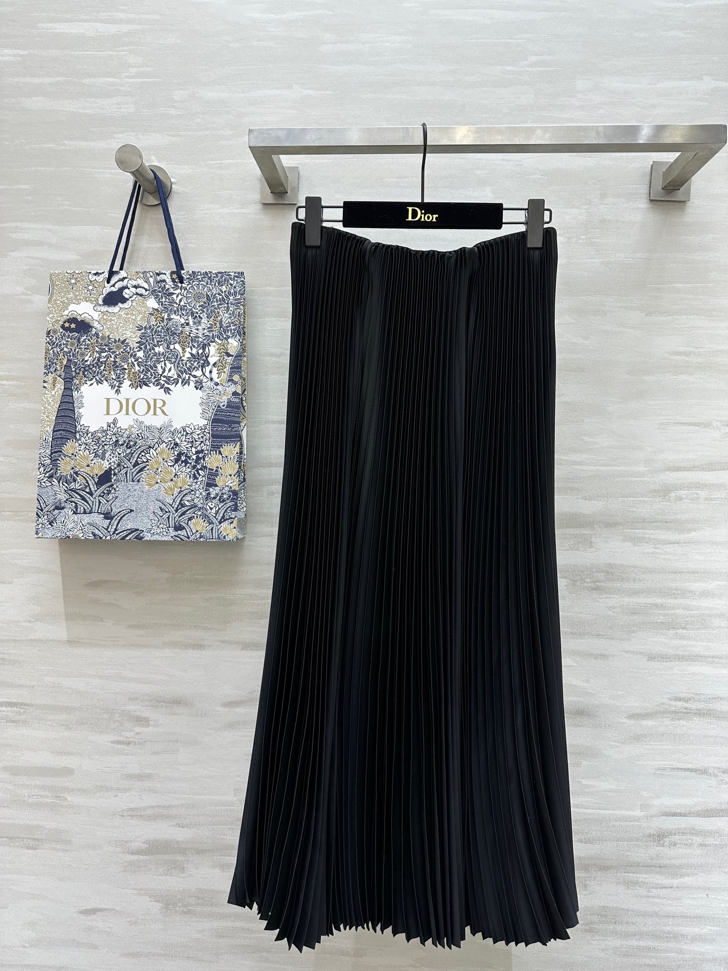 NO:314979,#DIO early spring new model satin matte pleated pleated skirt elegant and generous heavy craftsmanship high temperature pleated high quality customization spot first-time sizeS/M/L/XL (size size 66, skirt length 89) 6989496200,,dior, skirts,alexander wang19860909#DIO早春新款 缎面哑光百褶压褶半裙 优雅大方 重工艺高温压褶 高品质定制 现货首发sizeS/M/L/XL（s码腰围66,裙长89）6989496200,,dior,skirts,alexander wang,Women's clothing