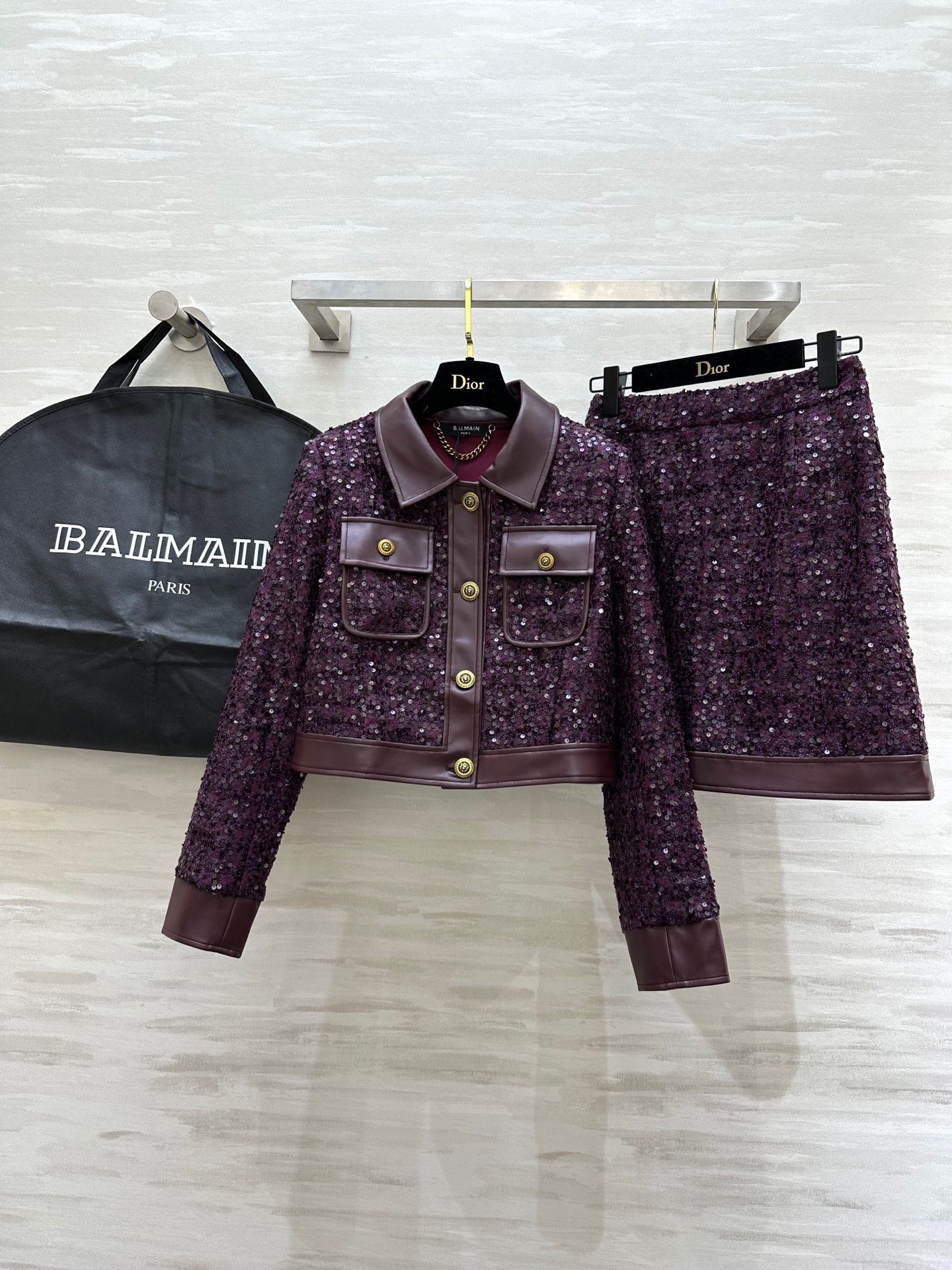 NO:313507,#BALMAI Heavy Industry Bead Tablet Set Environmentally friendly leather splicing embellishment modern and fashionable Shining Bead Tablet BulingBuling Three-dimensional tailoring top body looks very slim High-quality customization Spot sizeS/M/L (size s size 37 shoulder width, bust 92, 49 length, skirt waist 68, skirt length 47), ,balmain, skirt 68, skirt length 47), ,balmain, skirt ,alexander wang19860909#BALMAI重工珠片套装 环保皮拼接点缀摩登时髦 闪耀珠片BulingBuling 立体剪裁版型上身非常显瘦 高品质定制 现货首发sizeS/M/L（s码肩宽37,胸围92,衣长49,半裙腰围68,裙长47）,,balmain,skirts,alexander wang,Women's clothing