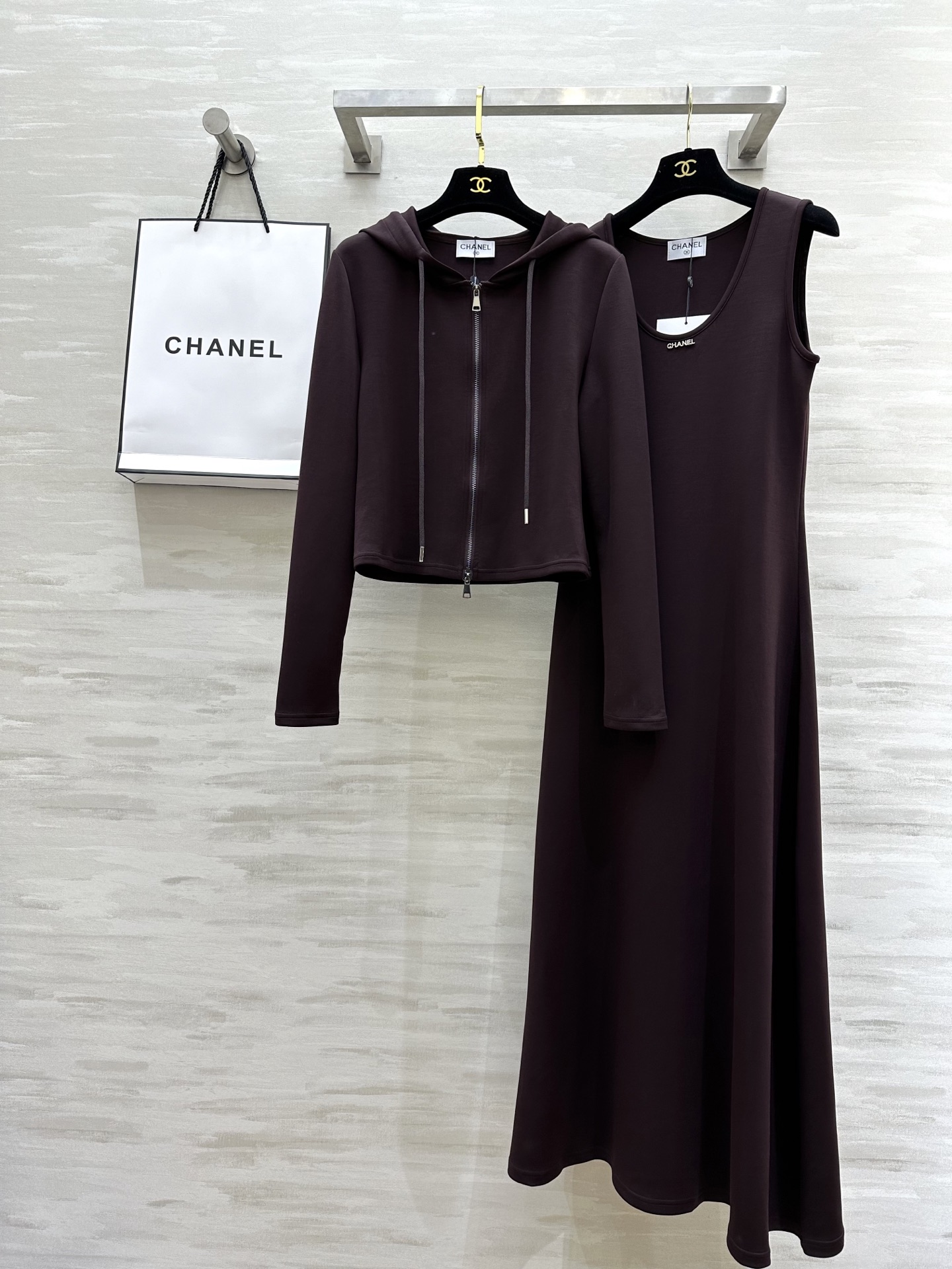 NO:313525,#Chane hooded jacket vest long skirt two-piece suit vest long skirt slim fit custom Tennis fabric skin-friendly and comfortable high-quality customization spot sizeS/M/L (Size S jacket shoulder width 38, bust 90, length 48, suspender bust 84, skirt length 128), chanel, skirts, jackets & coats, hats, alexander wang19860909#Chane连帽外套背心长裙两件套套装 背心长裙修身显瘦 定制天丝面料亲肤舒适 高品质定制 现货首发sizeS/M/L（S码外套肩宽38,胸围90,衣长48,吊带胸围84,裙长128）,,chanel,skirts,jackets & coats,hats,alexander wang,Women's clothing