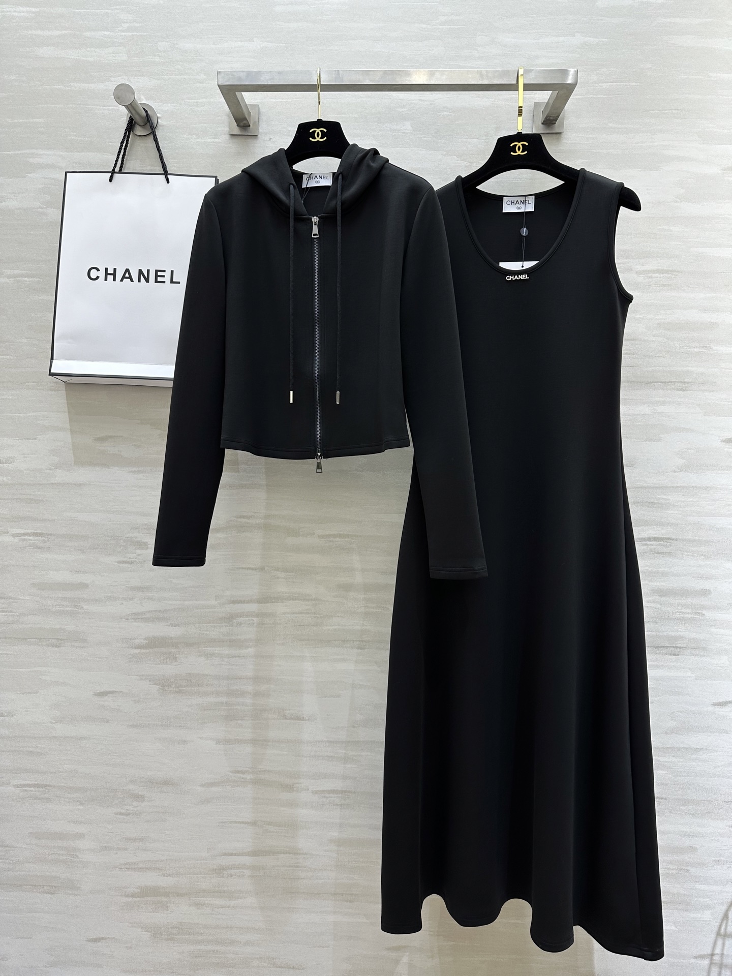 NO:313508,#Chane hooded jacket vest long skirt two-piece suit vest long skirt slim fit custom Tennis fabric skin-friendly and comfortable high-quality customization spot sizeS/M/L (Size S jacket shoulder width 38, bust 90, length 48, suspender bust 84, skirt length 128), chanel, skirts, jackets & coats, hats, alexander wang19860909#Chane连帽外套背心长裙两件套套装 背心长裙修身显瘦 定制天丝面料亲肤舒适 高品质定制 现货首发sizeS/M/L（S码外套肩宽38,胸围90,衣长48,吊带胸围84,裙长128）,,chanel,skirts,jackets & coats,hats,alexander wang,Women's clothing