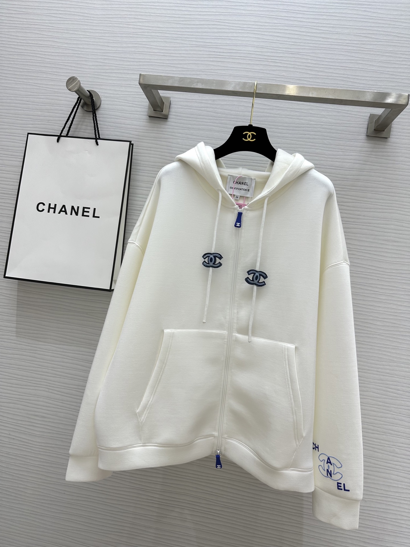 NO:313542,#Chane hooded loose coat sizeS/M/L (Size S shoulder width 67, bust 134, length 64), Chanel, jackets & coats,hats,alexander wang19860909#Chane连帽宽松版外套 sizeS/M/L（S码肩宽67,胸围134,衣长64）,,chanel,jackets & coats,hats,alexander wang,Women's clothing