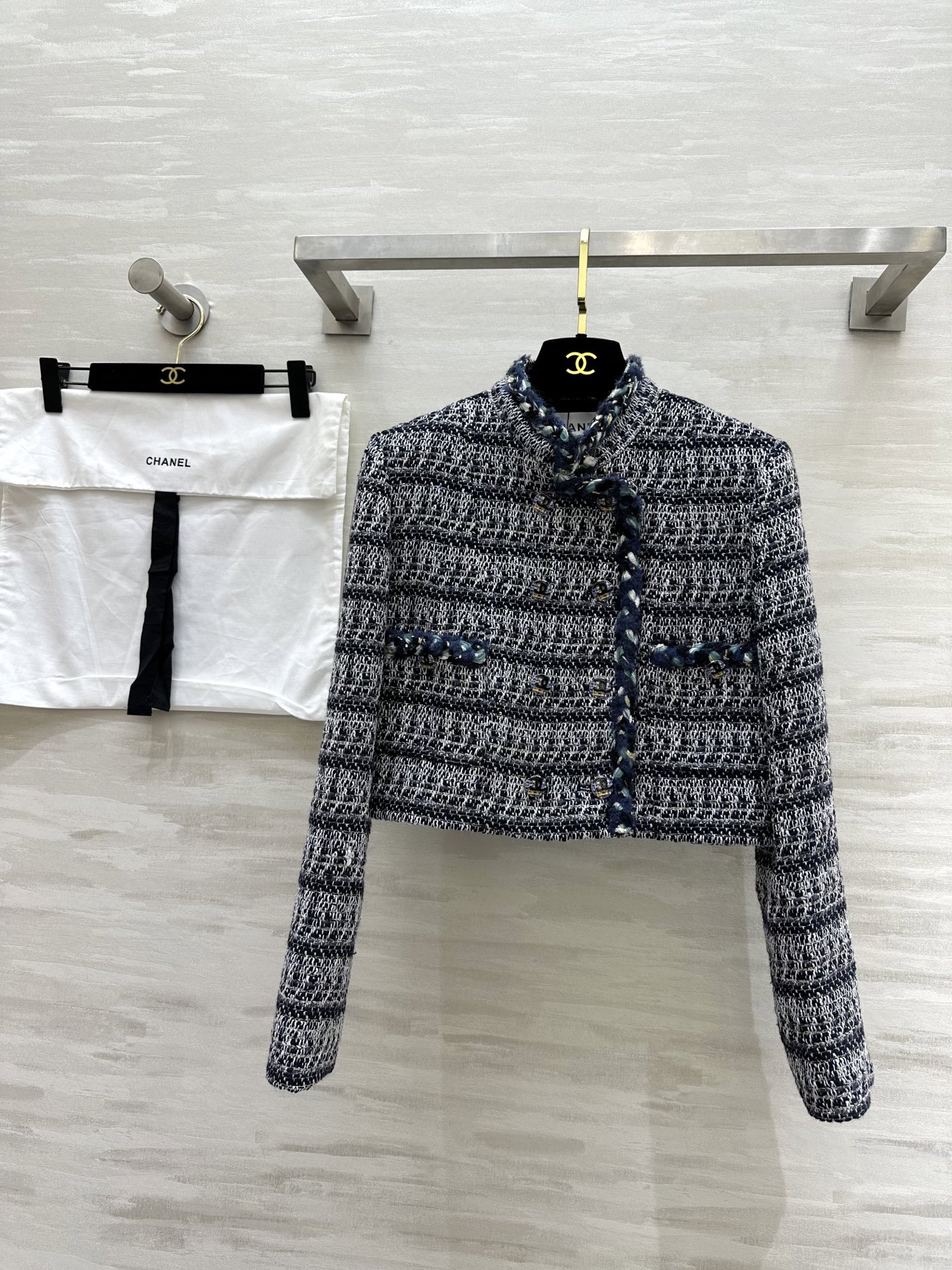 NO:313557,#Chane early spring new wool soft tweed jacket high quality spot first size36/38/40 (38 size shoulder width 36, bust 90, length 49), chanel, jackets & coats, alexander wang19860909#Chane早春新款 羊毛软花呢外套 高品质 现货首发size36/38/40（38码肩宽36,胸围90,衣长49）,,chanel,jackets & coats,alexander wang,Women's clothing