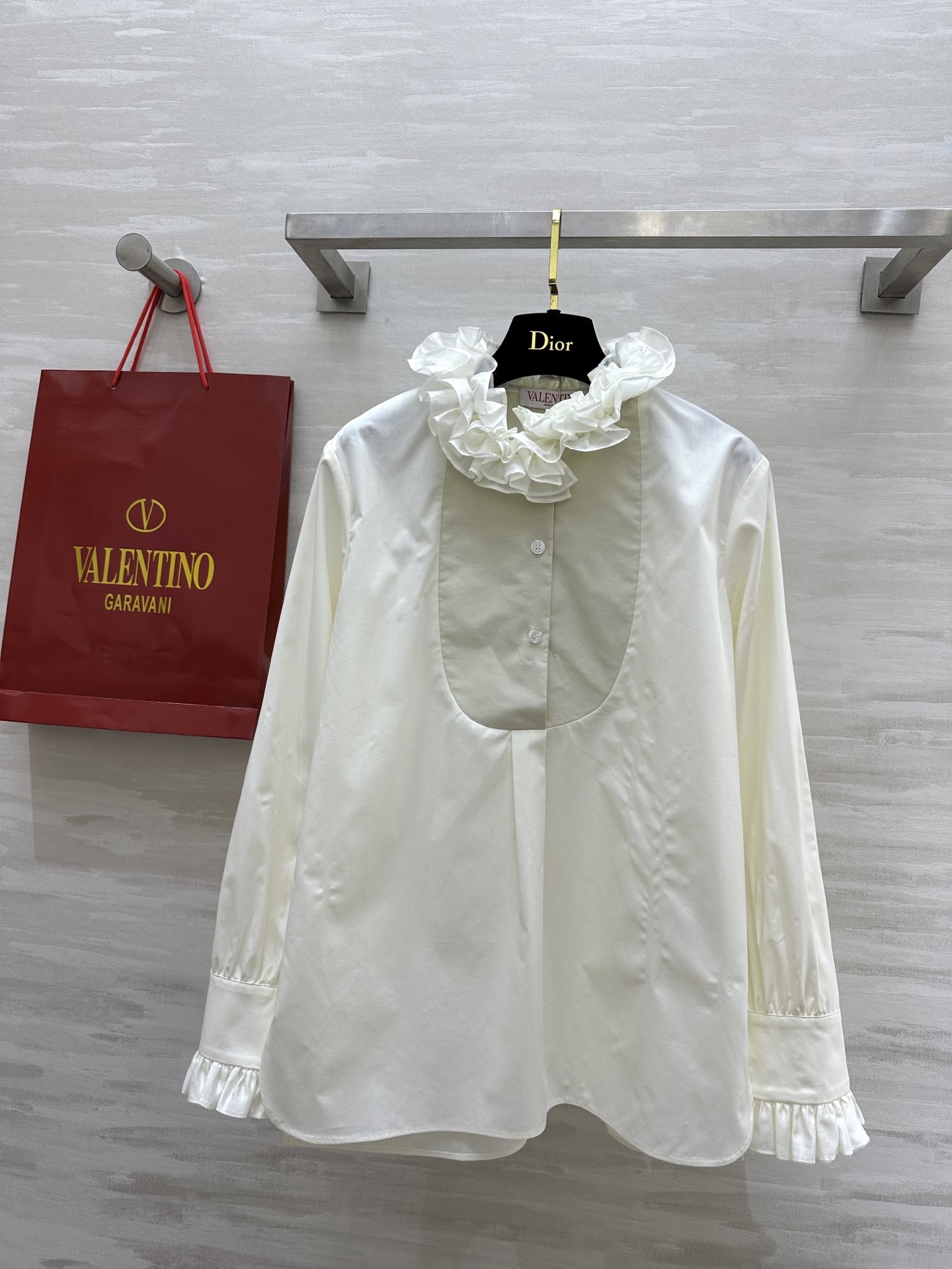 NO:313563,#Valentin early spring new style Heavy Industry lace silk cotton shirt Customized silk cotton fabric Heavy Industry palace style lace embellishment High quality Spot first-time sizeS/M/L (M size shoulder width 40, bust 108, length 68), Valentino, alexander wang19860909#Valentin早春新款 重工花边丝棉衬衣 定制丝棉面料 重工宫廷风花边点缀 高品质 现货首发sizeS/M/L（M码肩宽40,胸围108,衣长68）,,valentino,alexander wang,Women's clothing