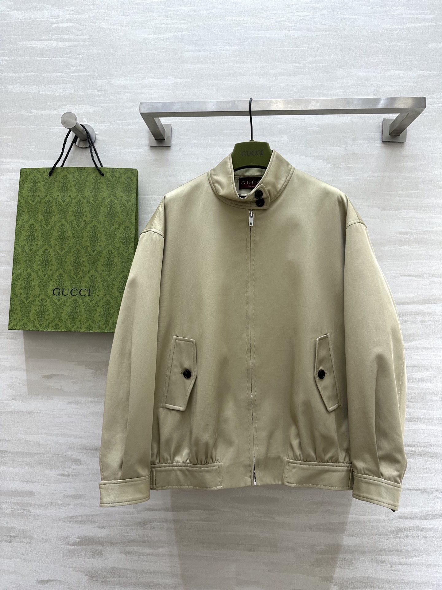 NO:313569,#Gucc early spring new style Bane style jacket high quality customization spot first-time sizeS/M/L (M size shoulder width 51, bust 132, length 70), gucci, jackets & coats, jackets & coats, alexander wang19860909#Gucc早春新款 巴恩风夹克外套 高品质定制 现货首发sizeS/M/L（M码肩宽51,胸围132,衣长70）,,gucci,jackets & coats,jackets & coats,alexander wang,Women's clothing