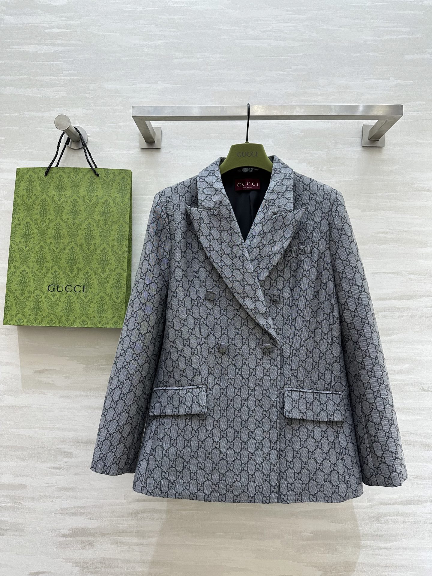 NO:314316,#Gucc early spring new style double G letter jacquard blazer fashionable and atmospheric three-dimensional tailoring custom double G letter fabric high quality spot first-time sizeS/M/L (M size shoulder width 40, bust 84, length 76), gucci, jackets & coats, business suit, alexander wang19860909#Gucc早春新款 双G字母提花西装外套 时髦大气 立体剪裁版型 定制双G字母面料 高品质 现货首发sizeS/M/L（M码肩宽40,胸围84,衣长76）,,gucci,jackets & coats,business suit,alexander wang,Women's clothing