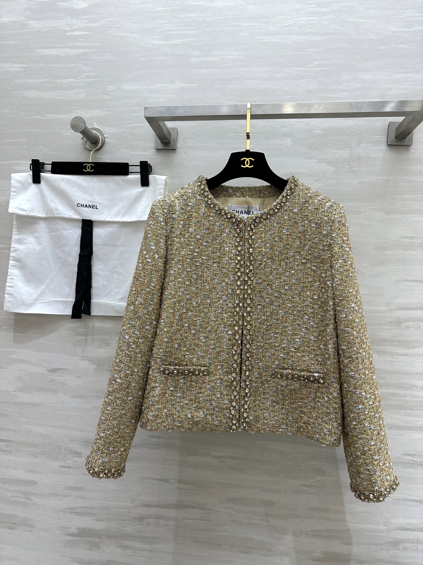 NO:314332,#Chane early spring new style heavy industry nail drill gold silk wool soft tweed jacket high quality spot first size36/38/40 (38 size shoulder width 38, bust 100, length 58), chanel, jackets & coats, alexander wang19860909#Chane早春新款 重工钉钻金丝羊毛软花呢外套 高品质 现货首发size36/38/40（38码肩宽38,胸围100,衣长58）,,chanel,jackets & coats,alexander wang,Women's clothing