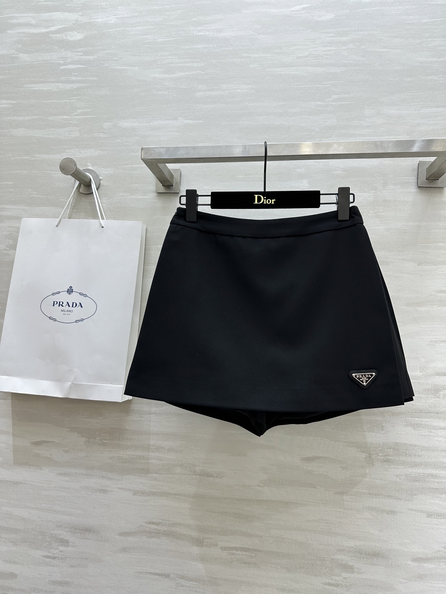 NO:314336,#Prad spring and summer new trousers, playful and fashionable, inner anti-exposure safety pants design, three-dimensional tailoring, high-quality customization, spot first-time sizeS/M/L/XL (M size waist 72, hip 85, clothing length 36),,prada, skirts,alexander wang19860909#Prad春夏新款裤裙 俏皮时髦 内里防走光安全裤设计 立体剪裁版型 高品质定制 现货首发sizeS/M/L/XL（M码腰围72,臀围85,衣长36）,,prada,skirts,alexander wang,Women's clothing