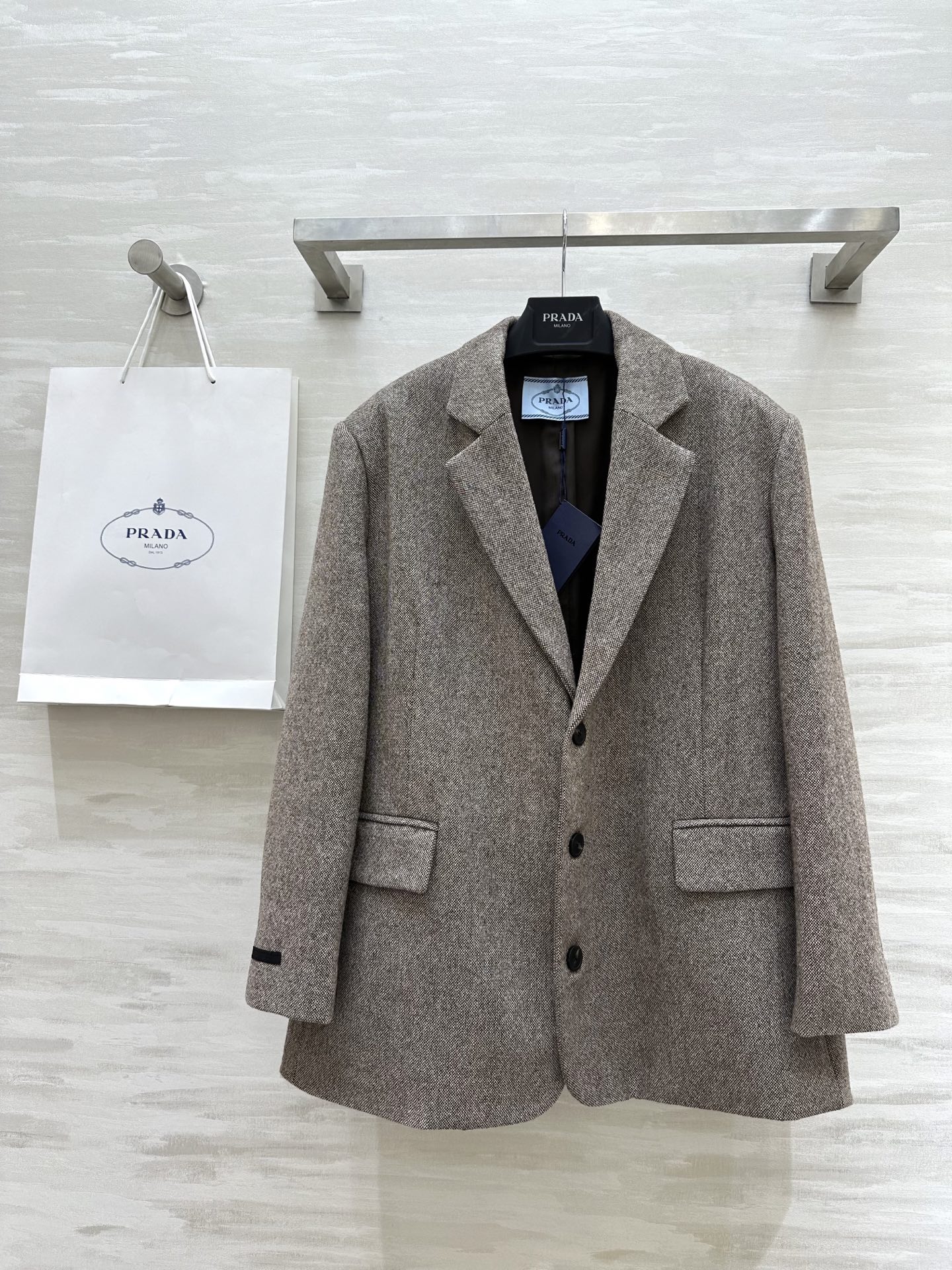 NO:314337,#Prad early spring new style lapel suit jacket high quality spot first-time sizeS/M/L (M size shoulder width 43, bust 104, length 80), prada, jackets & coats, business suit, alexander wang19860909#Prad早春新款 翻领西装外套 高品质 现货首发sizeS/M/L（M码肩宽43,胸围104,衣长80）,,prada,jackets & coats,business suit,alexander wang,Women's clothing
