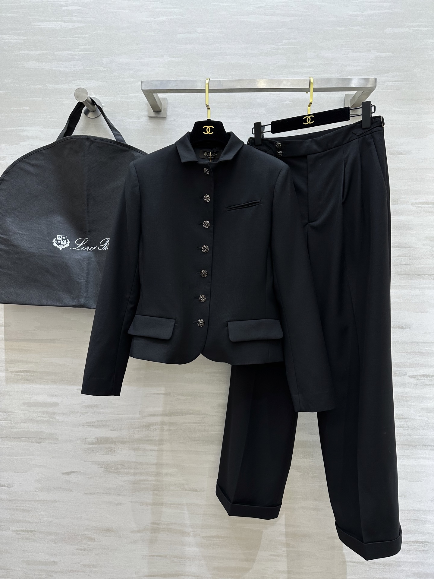 NO:315005,#LP early spring new style old Qianfeng wool suit series Customized wool texture Open mold hardware buttons High quality customization Spot first-time sizeS/M/L (suit M size shoulder width 41, bust 90, length 63, waist 72, trousers length 102) suit, pants, loro piana, business suit, alexander wang19860909#LP早春新款 老钱风羊毛西装系列 定制羊毛质地 开模五金纽扣 高品质定制 现货首发sizeS/M/L（西装M码肩宽41,胸围90,衣长63,西裤腰围72,裤长102）西装,裤子,,loro piana,business suit,alexander wang,Women's clothing