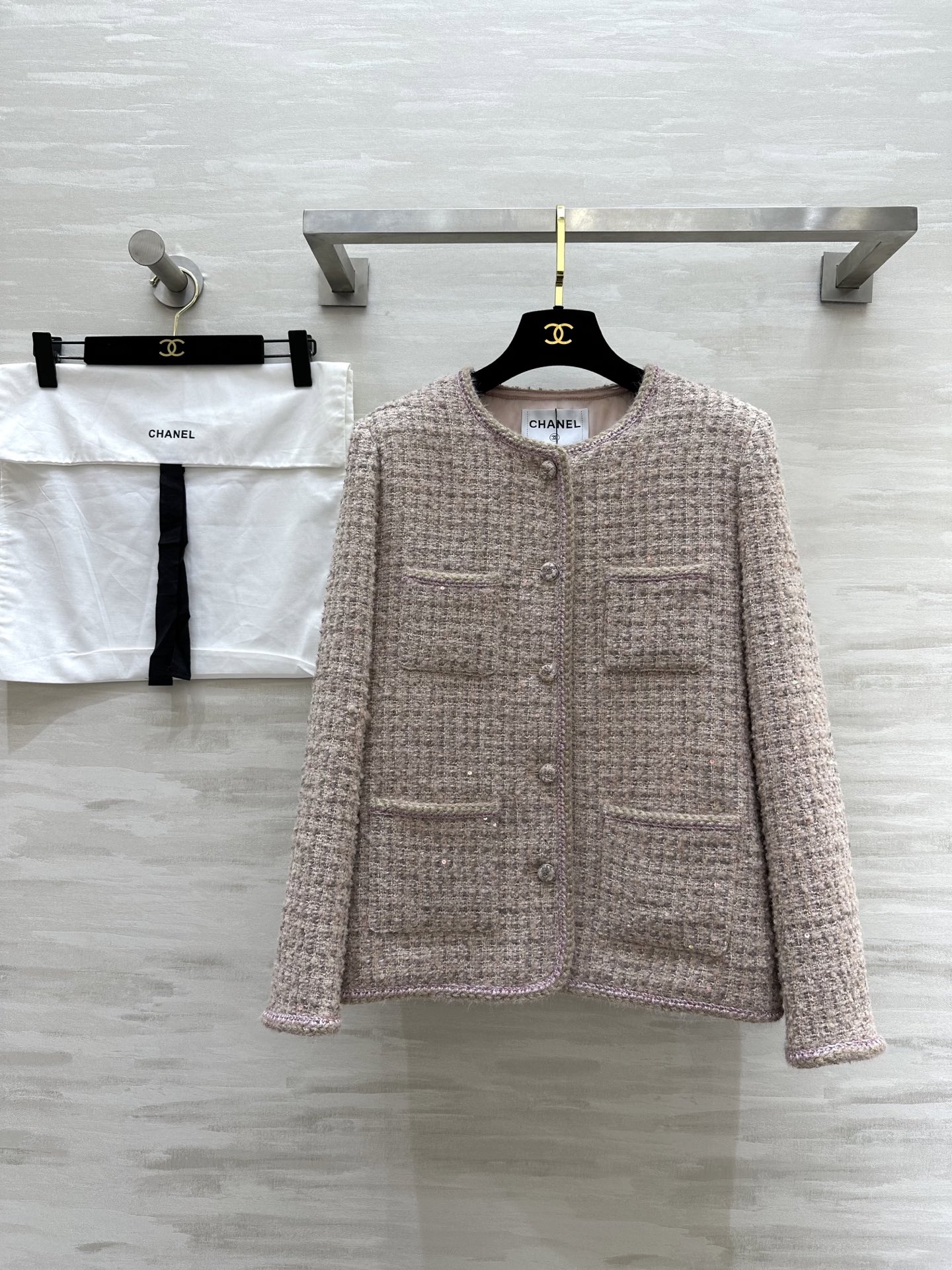 NO:314995,#Chane sequin tweed jacket Classic four-pocket decoration Three-dimensional tailoring style Open molded small incense buttons High quality Spot first-time size36/38/40 (38 size shoulder width 38, bust 96, length 63), Chanel, jackets & coats, alexander wang19860909#Chane亮片花呢外套 经典四口袋装饰 立体剪裁版型 开模小香纽扣 高品质 现货首发size36/38/40（38码肩宽38,胸围96,衣长63）,,chanel,jackets & coats,alexander wang,Women's clothing