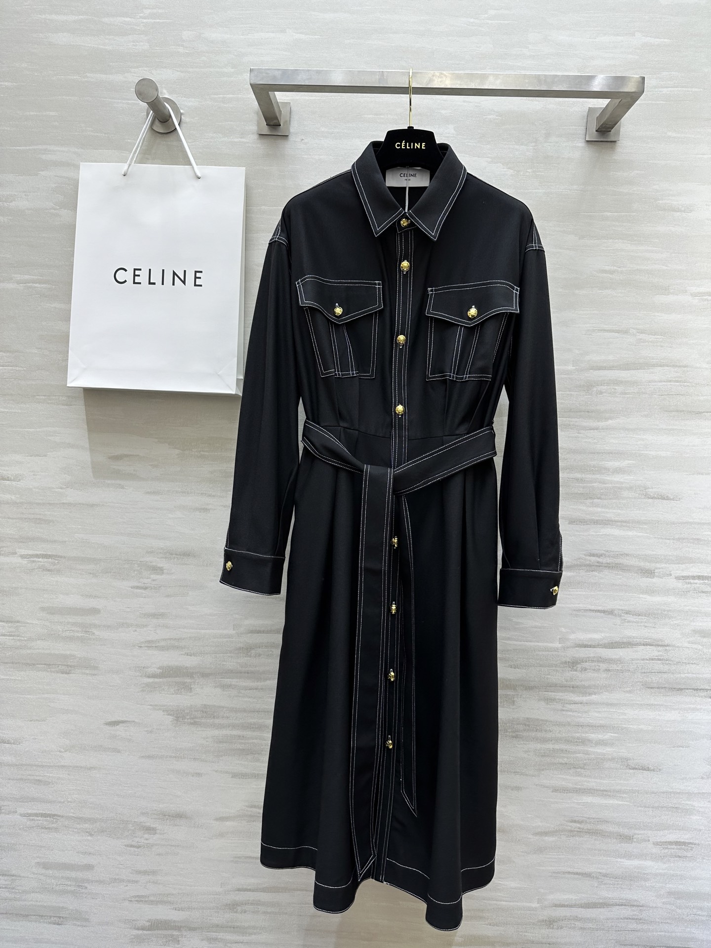 NO:315727,#Celin early spring new long-sleeved lapel windbreaker dress with waist straps waist slimming three-dimensional tailoring style high-quality customization () spot sizeS/M/L (M size shoulder width 49, bust 100, waist 76, length 119, celine, skirts, alexander wang19860909#Celin早春新款长袖翻领风衣式连衣裙 腰部绑带收腰显瘦 立体剪裁版型 高品质定制() 现货首发sizeS/M/L（M码肩宽49,胸围100,腰围76,衣长119,,celine,skirts,alexander wang,Women's clothing