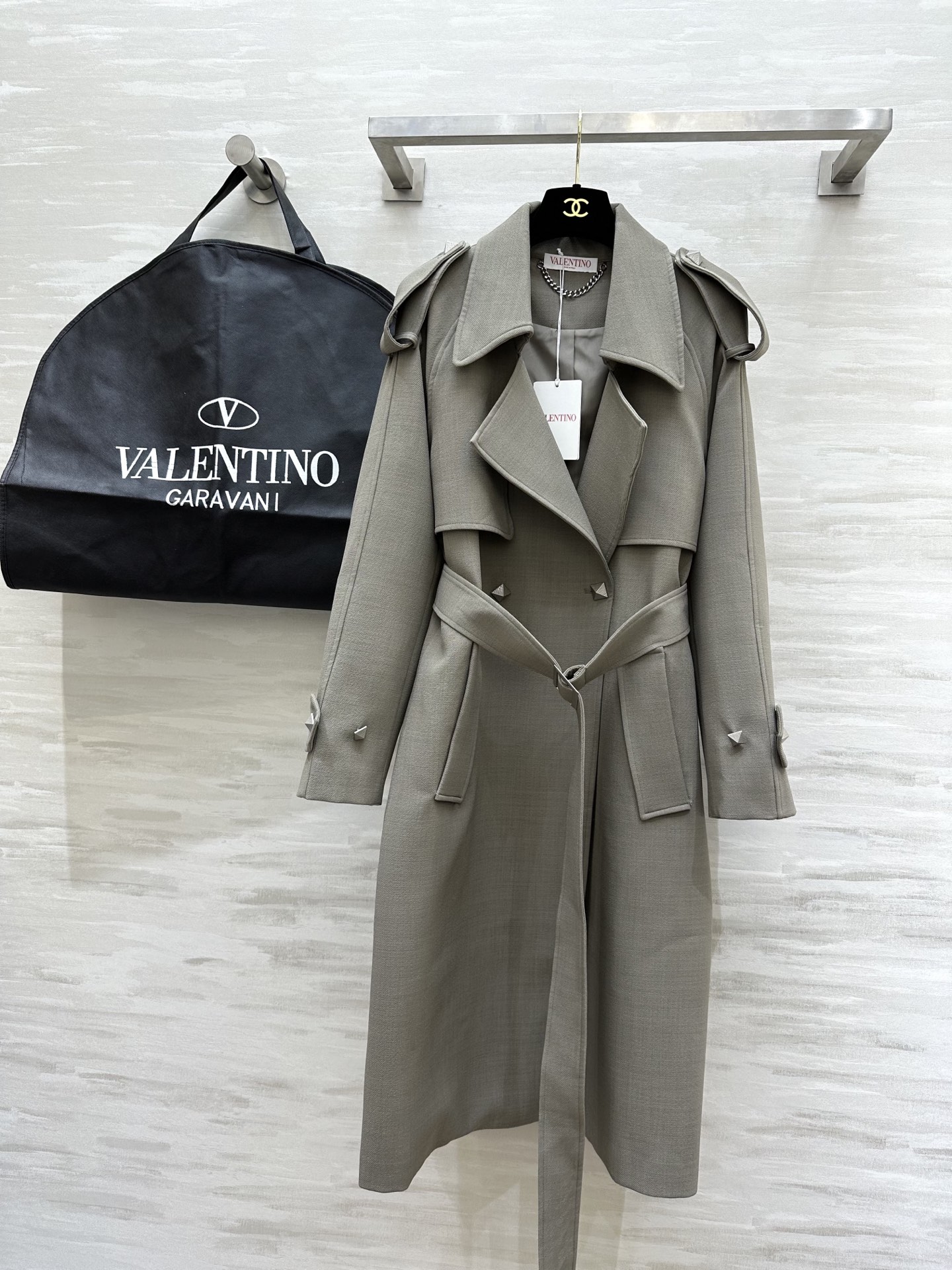 NO:315737,#Valentin early spring new style lapel long windbreaker atmospheric and high-quality spot first-time sizeS/M/L (M size bust 100, 113 length), valentino, alexander wang19860909#Valentin早春新款 翻领长款风衣 大气高级 高品质 现货首发sizeS/M/L（M码胸围100,衣长113）,,valentino,alexander wang,Women's clothing