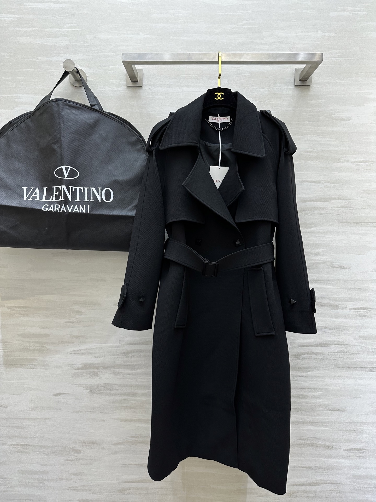 NO:315716,#Valentin early spring new style lapel long windbreaker atmospheric and high-quality spot first-time sizeS/M/L (M size bust 100, 113 length), valentino, alexander wang19860909#Valentin早春新款 翻领长款风衣 大气高级 高品质 现货首发sizeS/M/L（M码胸围100,衣长113）,,valentino,alexander wang,Women's clothing