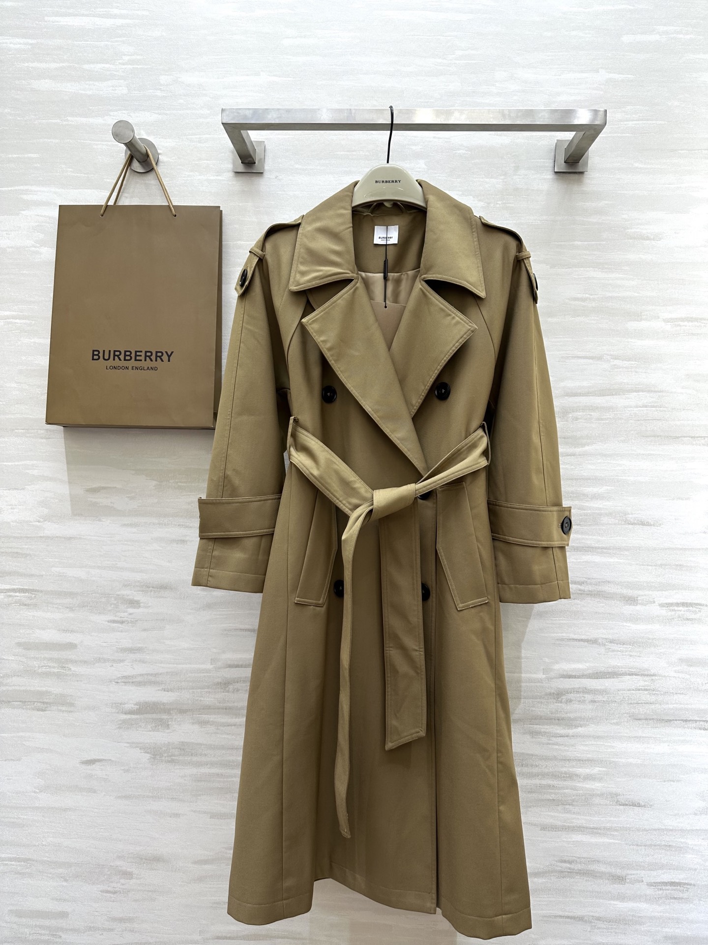 NO:316276,#Burberr early spring new style lapel long windbreaker high quality spot first-time sizeS/M/L (size s bust 90, garment length 115), burberry, alexander wang19860909#Burberr早春新款 翻领长款风衣 高品质 现货首发sizeS/M/L（s码胸围90,衣长115）,,burberry,alexander wang,Women's clothing
