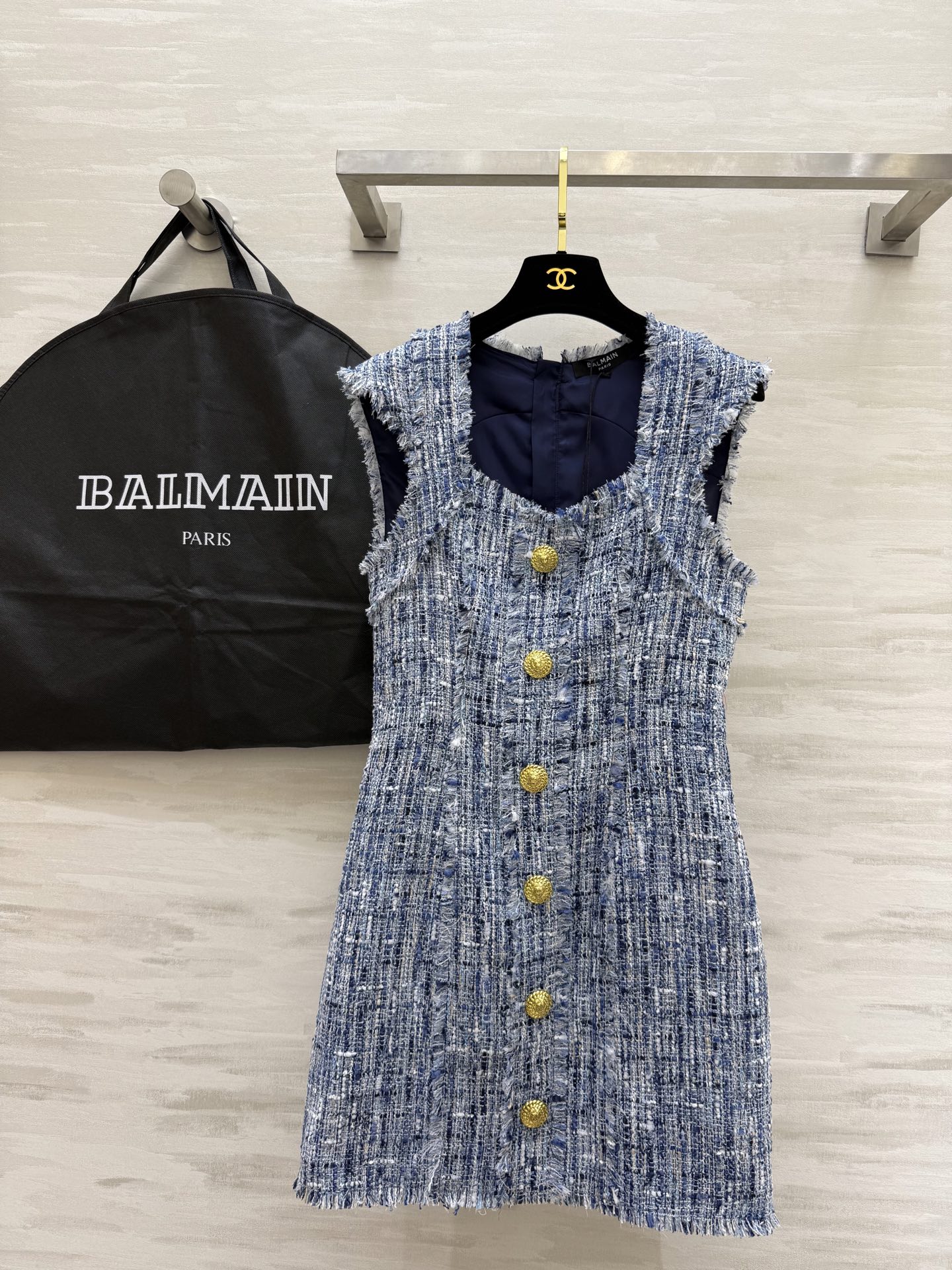 NO:316284,#Balmass new blue and white woven dress Customized open mold lion buttons exquisite and high-end three-dimensional tailoring slim fit style The upper body is super slim and tall, noble and wealthy must-have item High-quality customization () Spot first-time sizeS/M/L (S size bust 80, waist 68, skirt length 81), balmain, skirts, alexander wang19860909#Balmass新款 蓝白编织连衣裙 定制开模狮子纽扣精致高级 立体剪裁修身版型 上身超级显瘦显高挑 贵气千金感必入单品 高品质定制() 现货首发sizeS/M/L（S码胸围80,腰围68,裙长81）,,balmain,skirts,alexander wang,Women's clothing