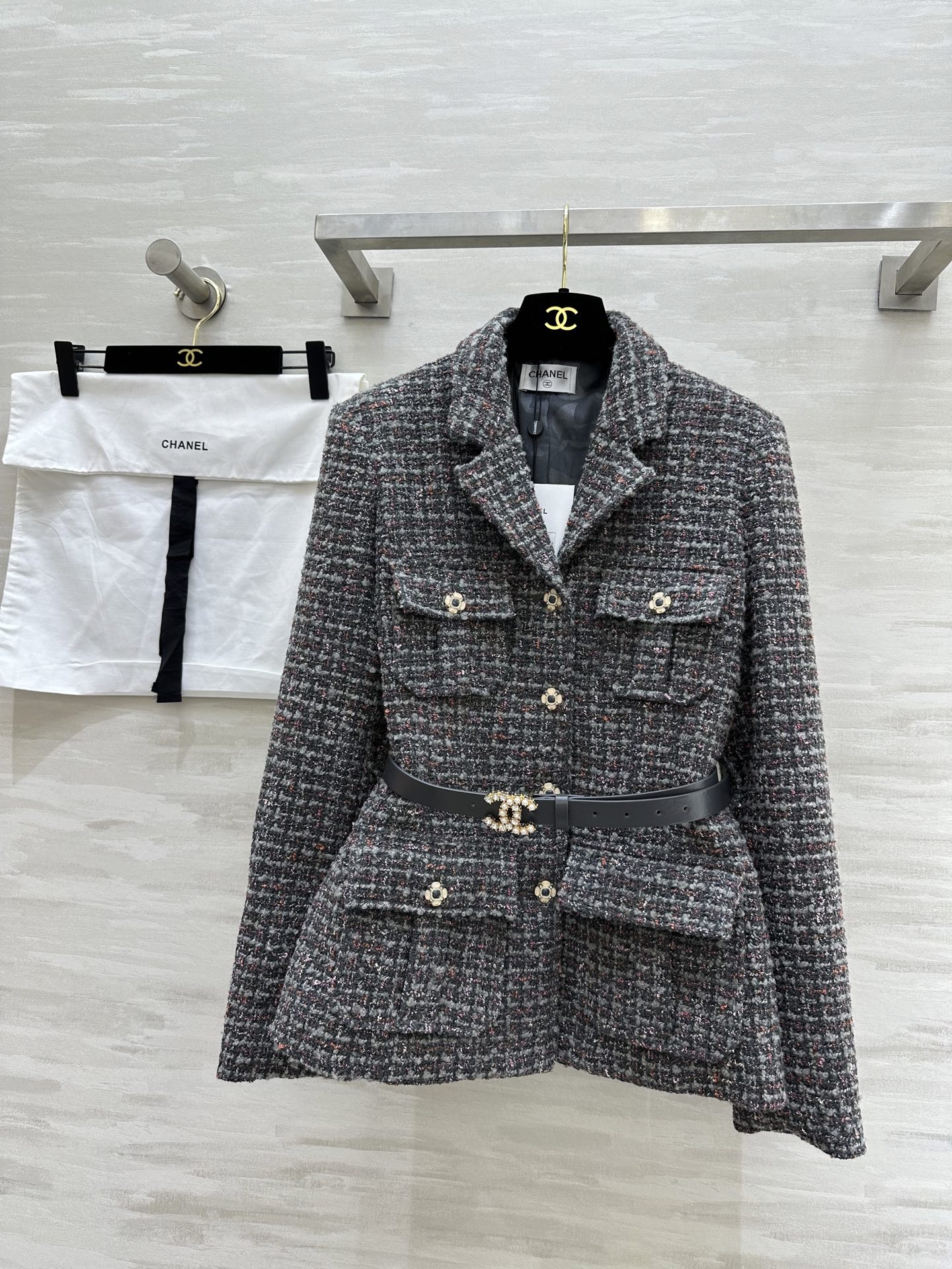 NO:306754,#Chane early spring new colored tweed lapel jacket Delivery custom double C belt High quality Spot first-time size36/38/40 (38 size shoulder width 39, bust 94, length 64), Chanel, jackets & coats, alexander wang19860909#Chane早春新款 彩色花呢翻领外套 配送定制双C腰带 高品质 现货首发size36/38/40（38码肩宽39,胸围94,衣长64）,,chanel,jackets & coats,alexander wang,Women's clothing