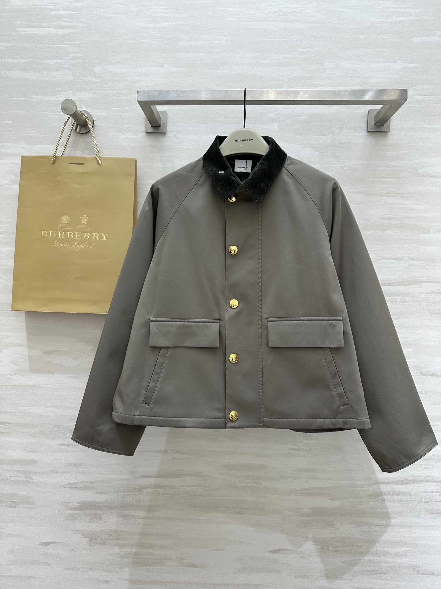 NO:306760,#Burberr Limited Bath style lapel jacket High quality Spot first-time sizeS/M/L (M size bust 120, 57 length), Burberry, jackets & coats, alexander wang19860909#Burberr限定款 巴恩风翻领外套 高品质 现货首发sizeS/M/L（M码胸围120,衣长57）,,burberry,jackets & coats,alexander wang,Women's clothing