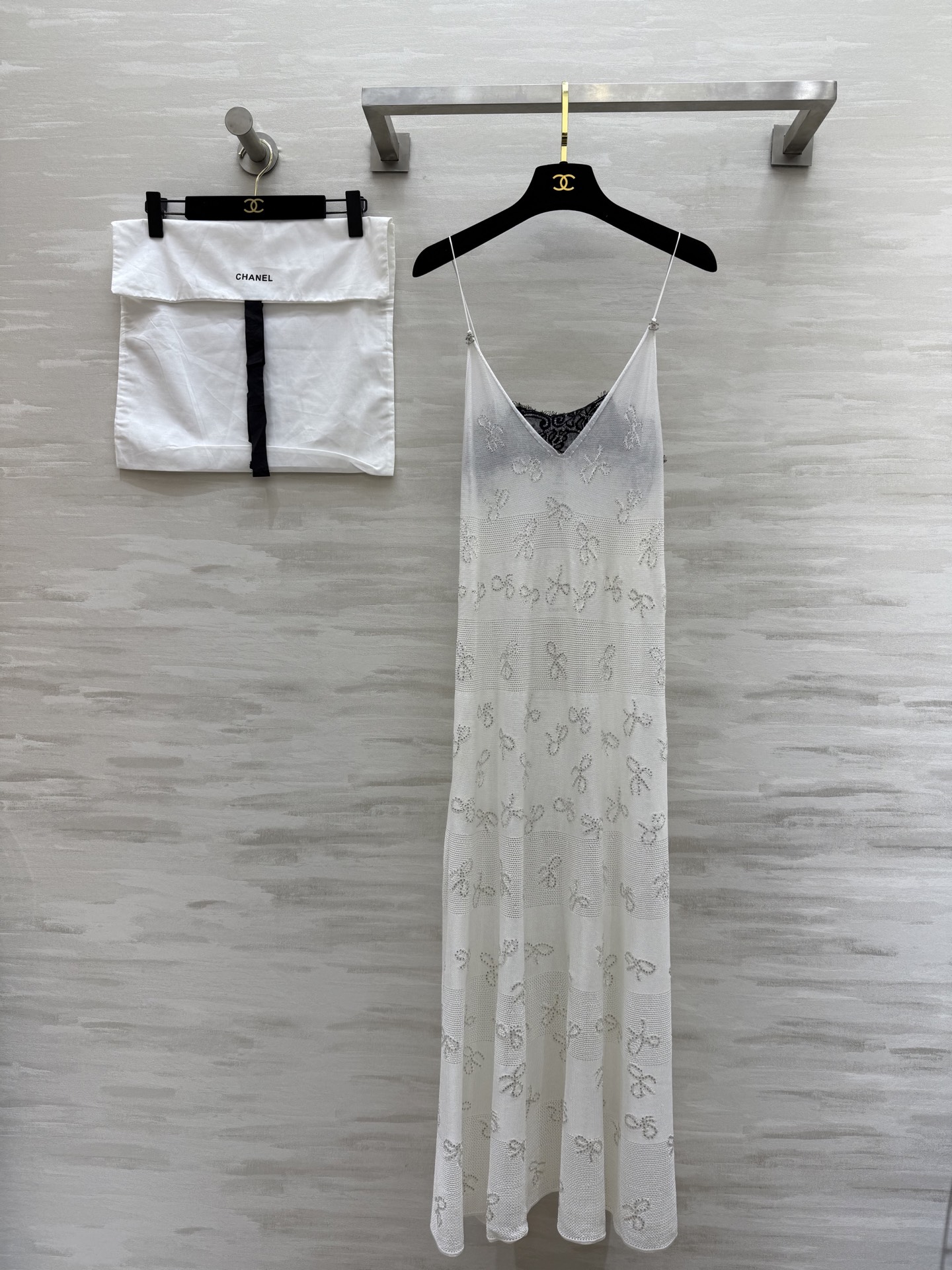 NO:322400,#Chane heavy-duty ironing diamond bow jacquard embroidered lace dress becomes an eternal classic immediately. The gorgeous promise given to you by the stars all over the sky exudes black charm. High-quality customization. Spot first-time size36/38/40 (, chanel, skirts, alexander wang19860909#Chane重磅烫钻蝴蝶结提花刺绣蕾丝连衣裙穿上即刻成为永恒经典 漫天星辰赠与你的华丽之约 散发黑色魅力 高品质定制 现货首发size36/38/40（,,chanel,skirts,alexander wang,Women's clothing