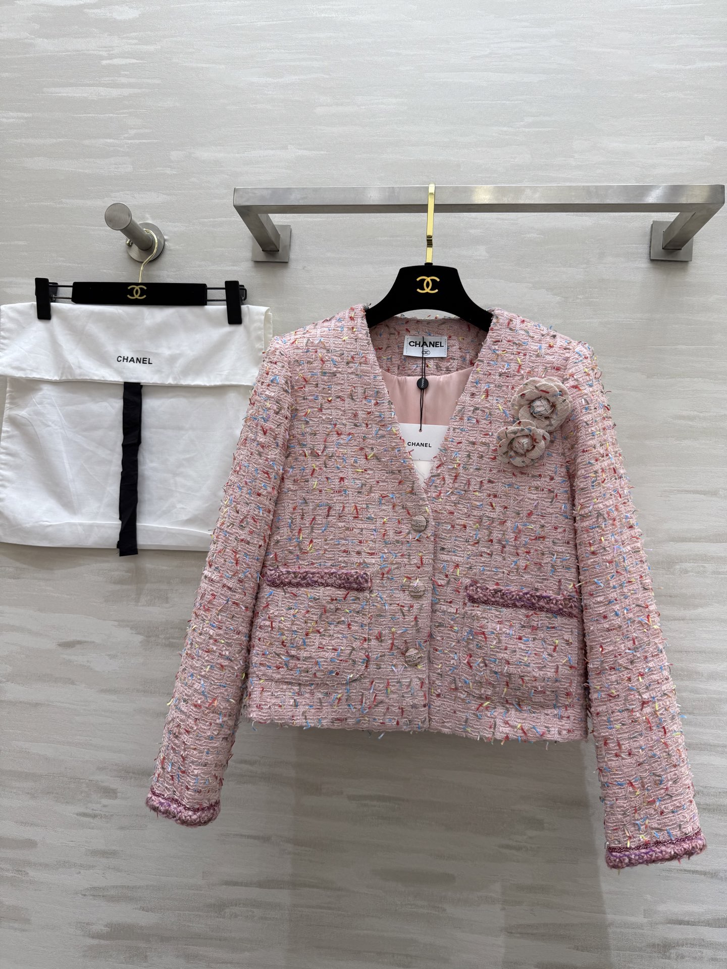 NO:307223,#Chane early spring new style colored tweed v-neck jacket delivery custom corsage high quality spot first-time size36/38/40 (38 size shoulder width 36, bust 90, length 54, chanel, jackets & coats, alexander wang19860909#Chane早春新款 彩色花呢v领外套 配送定制胸花 高品质 现货首发size36/38/40（38码肩宽36,胸围90,衣长54,,chanel,jackets & coats,alexander wang,Women's clothing