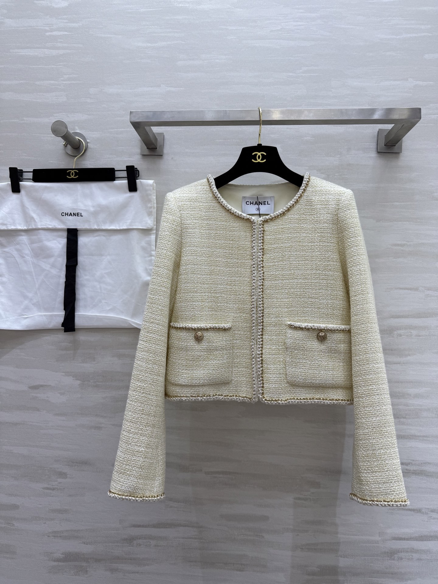 NO:307236,#Chane early spring new style braided soft tweed jacket Exclusively launched pure hand-sewn chain Three-dimensional tailoring style clear contour High-quality customization Spot first-time size36/38/40 (36 size shoulder width 37, bust 98, 58 length, chanel, jackets & coats, alexander wang19860909#Chane早春新款 编织软花呢外套 独家开版 纯手工缝制链条 立体剪裁版型轮廓清晰 高品质定制 现货首发size36/38/40（36码肩宽37,胸围98,衣长58,,chanel,jackets & coats,alexander wang,Women's clothing