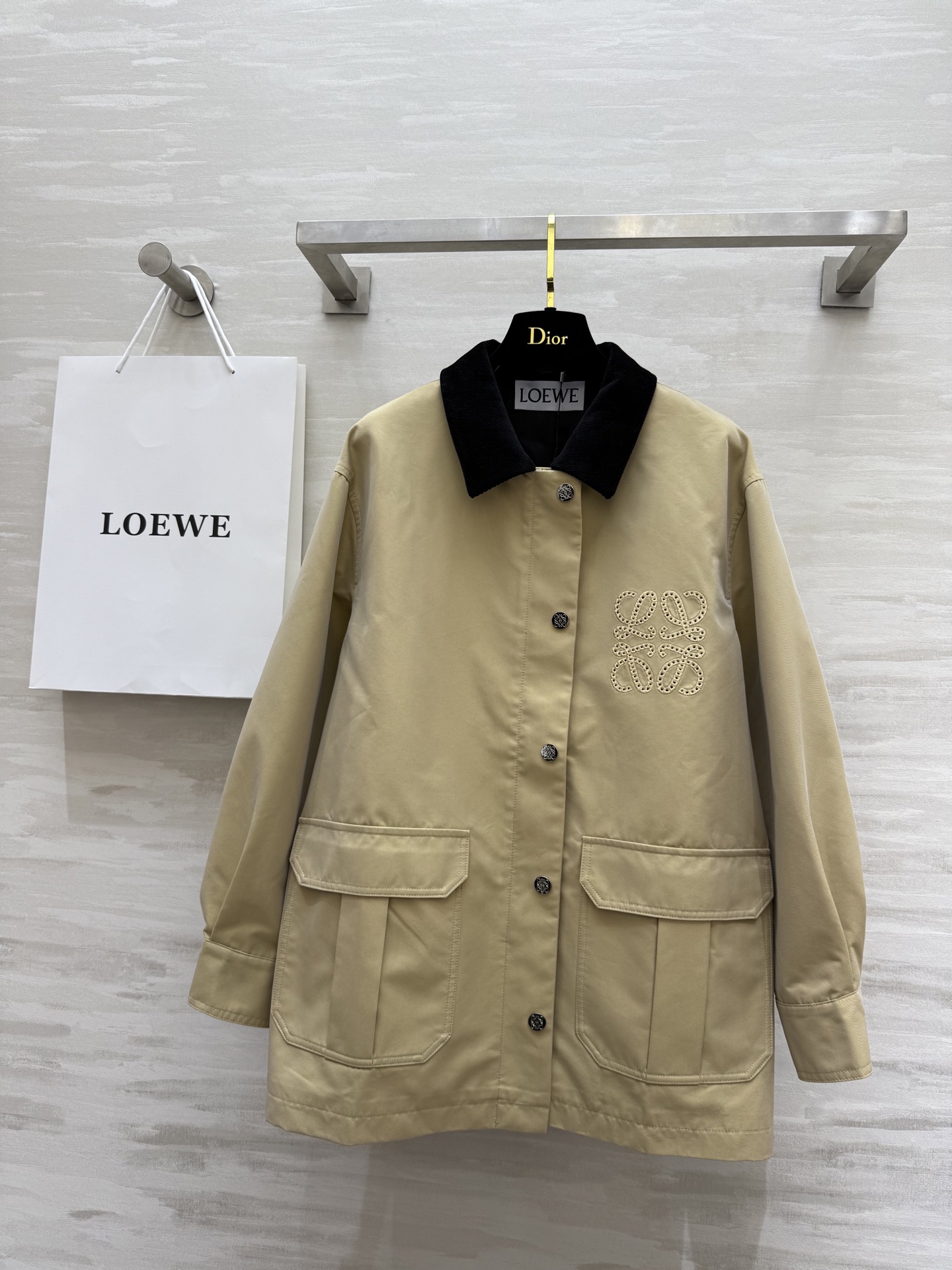 NO:308266,#Loew early spring new corduroy design windbreaker jacket high quality customization spot first-time sizeS/M/L (M size shoulder width 47, bust 110, length 76, loewe, jackets & coats, alexander wang19860909#Loew早春新款 灯芯绒设计风衣外套 高品质定制 现货首发sizeS/M/L（M码肩宽47,胸围110,衣长76,,loewe,jackets & coats,alexander wang,Women's clothing