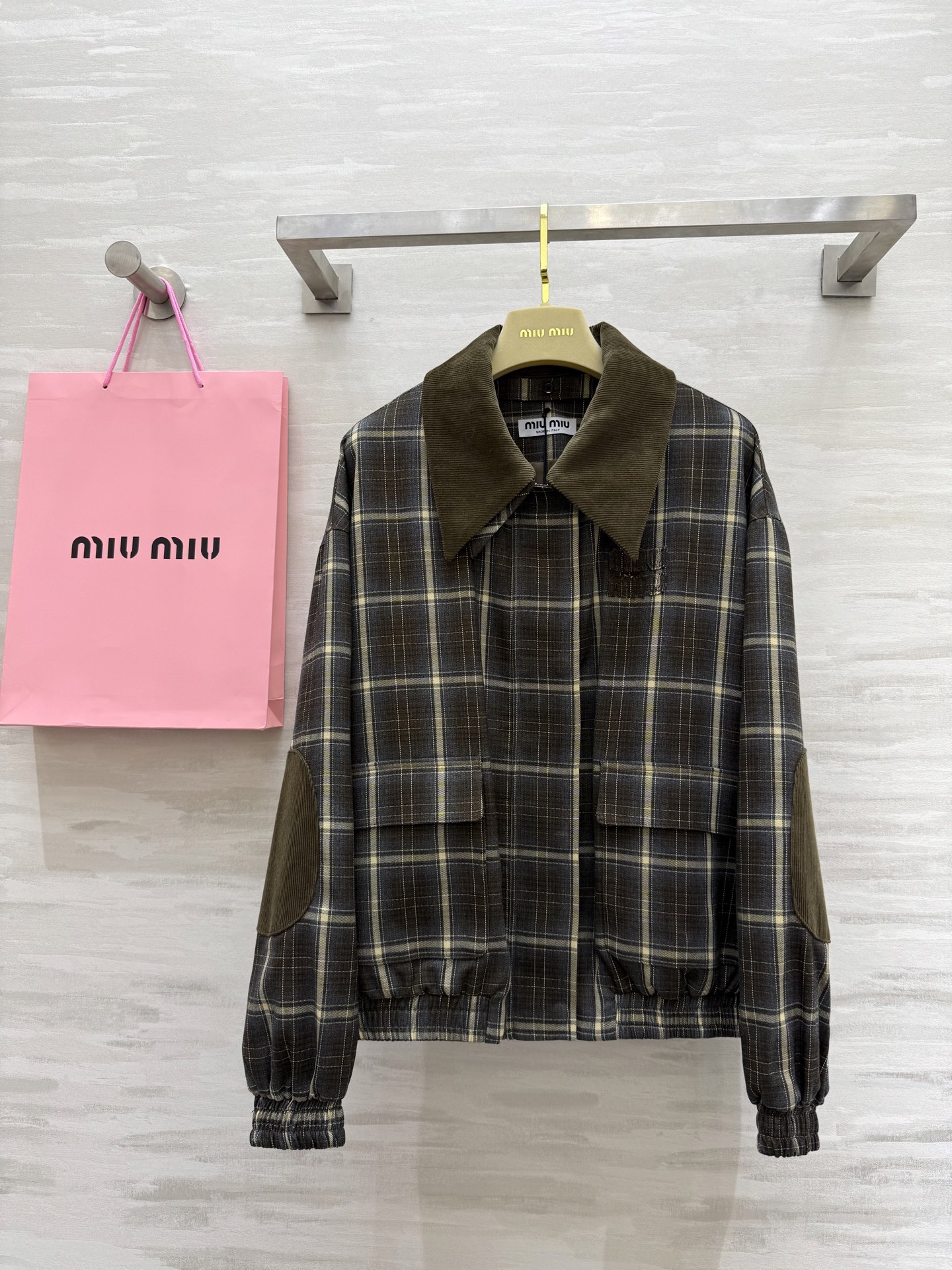 NO:308268,Jacket, skirt Miumi early spring new American retro checkered tooling series High quality Spot first-time sizeS/M/L (M size shoulder width 54, bust 124, 68, skirt waist 72, skirt length 40, miumiu, skirt 1, jackets & coats, alexander wang19860909外套,半裙Miumi早春新款 美式复古格纹工装系列 高品质 现货首发sizeS/M/L（M码肩宽54,胸围124,衣长68,半裙腰围72,裙长40,,miumiu,skirts,jackets & coats,alexander wang,Women's clothing