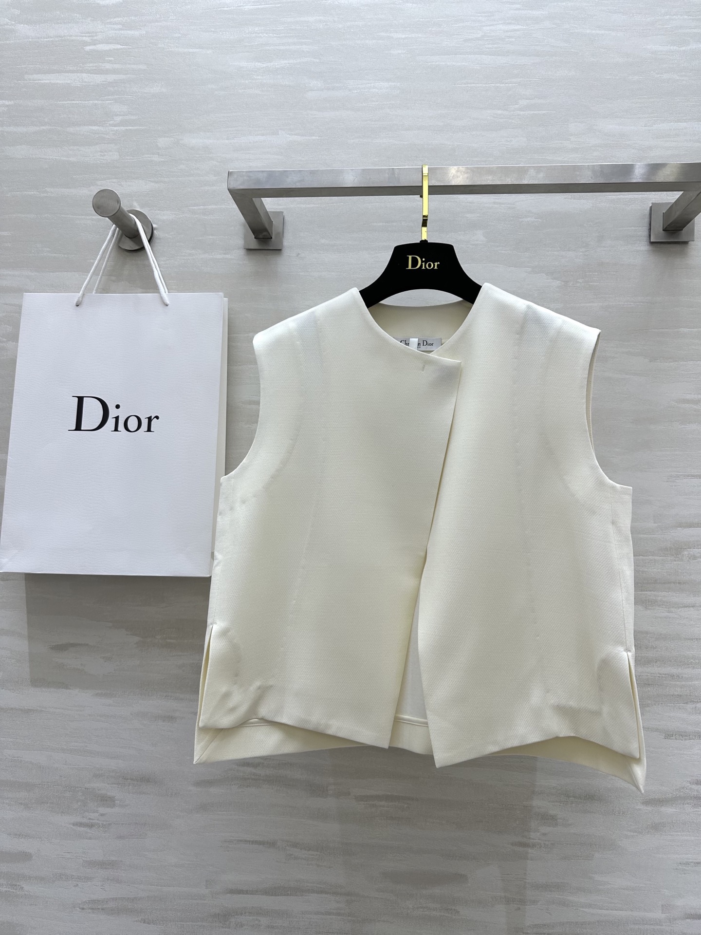 NO:308811,#Dio Spring and Summer New Style Silk Vest High Quality Spot First-time Size36/38/40 (38 size bust 104, 54 length) 89,,dior,alexander wang19860909#Dio春夏新款 丝毛马甲 高品质 现货首发size36/38/40（38码胸围104,衣长54）89,,dior,alexander wang,Women's clothing