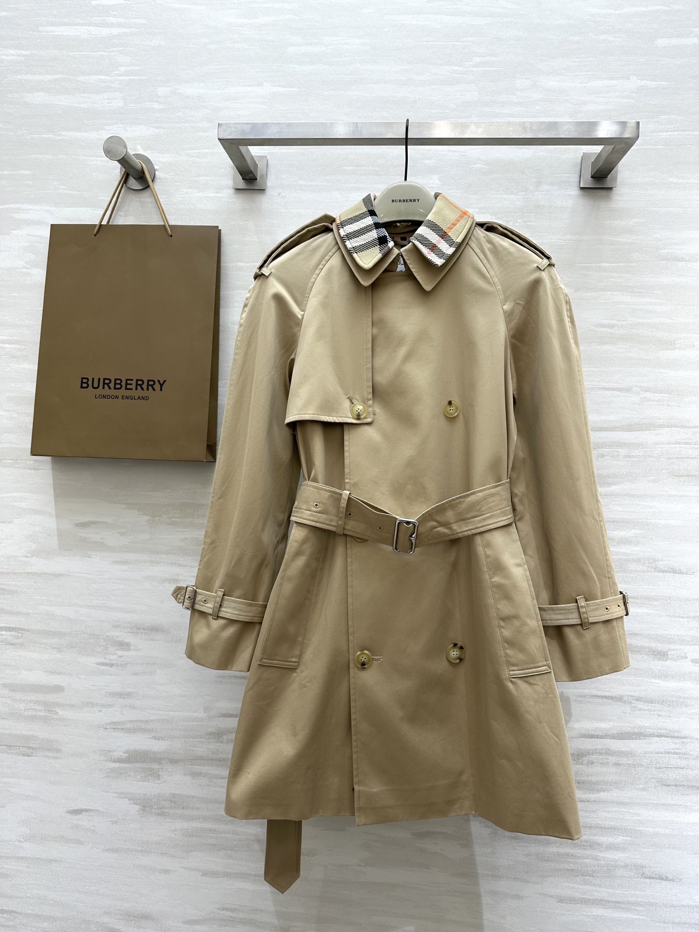 NO:309359,#Burberr Trench Trench Coat Bbr Classic Work Series High Quality Spot First Launch uk4/6/8/10/12 (4 size bust 90, 88 length) 6,,burberry,alexander wang19860909#Burberr Trench 风衣 bbr 经典之作系列高品质 现货首发uk4/6/8/10/12（4码胸围90,衣长88）6,,burberry,alexander wang,Women's clothing