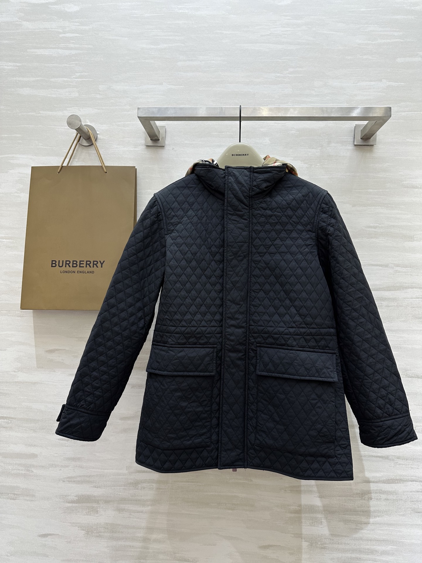 NO:309371,#Burberr lightweight diamond pressed cotton jacket High quality spot first-time Uk4/6/8/10/12 (6 size shoulder width 41, bust 92, 70 length) 6, burberry, alexander wang19860909#Burberr轻薄款菱格压线棉服 高品质 现货首发Uk4/6/8/10/12（6码肩宽41,胸围92,衣长70）6,,burberry,alexander wang,Women's clothing