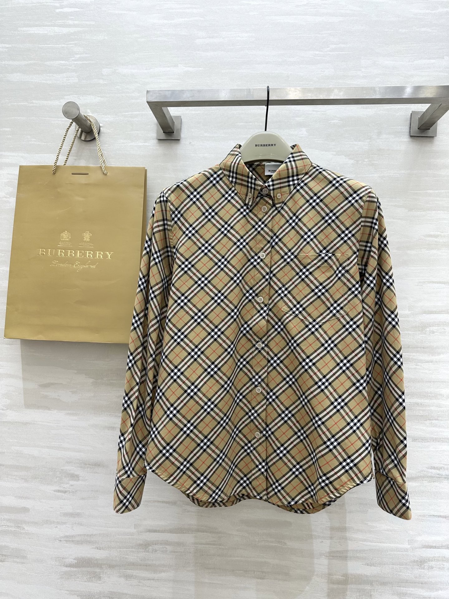 NO:309360,#Burberr Spring and Summer New Style Diagonal Checker Shirt High Quality Spot First-time uk4/6/8/10/12 (6 size shoulder width 39, bust 96, 71.5-73), ,burberry,alexander wang19860909#Burberr春夏新款 斜格纹衬衣 高品质 现货首发uk4/6/8/10/12（6码肩宽39,胸围96,衣长71.5-73）,,burberry,alexander wang,Women's clothing