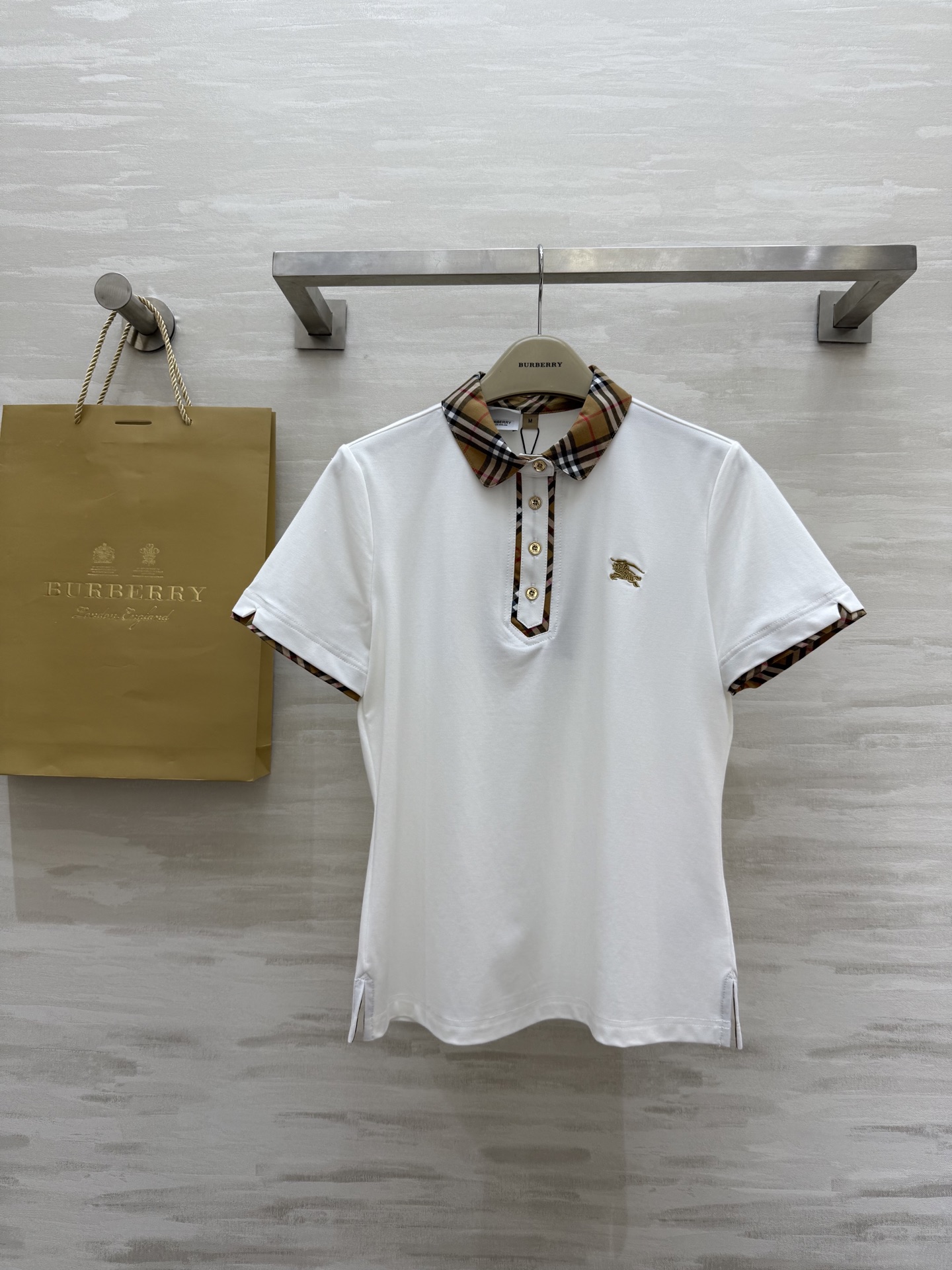 NO:309394,#Burberr Spring and Summer New Lapel Polo Short-sleeved Top High Quality Spot First-time SizeS/M/L/XL/XXL (M Size Shoulder Width 36, Bust 96, Skirt Length 63, Burberry, skirt, T-shirt, alexander wang19860909#Burberr春夏新款 翻领polo短袖上衣 高品质 现货首发sizeS/M/L/XL/XXL（M码肩宽36,胸围96,裙长63,,burberry,skirts,T-shirt,alexander wang,Women's clothing