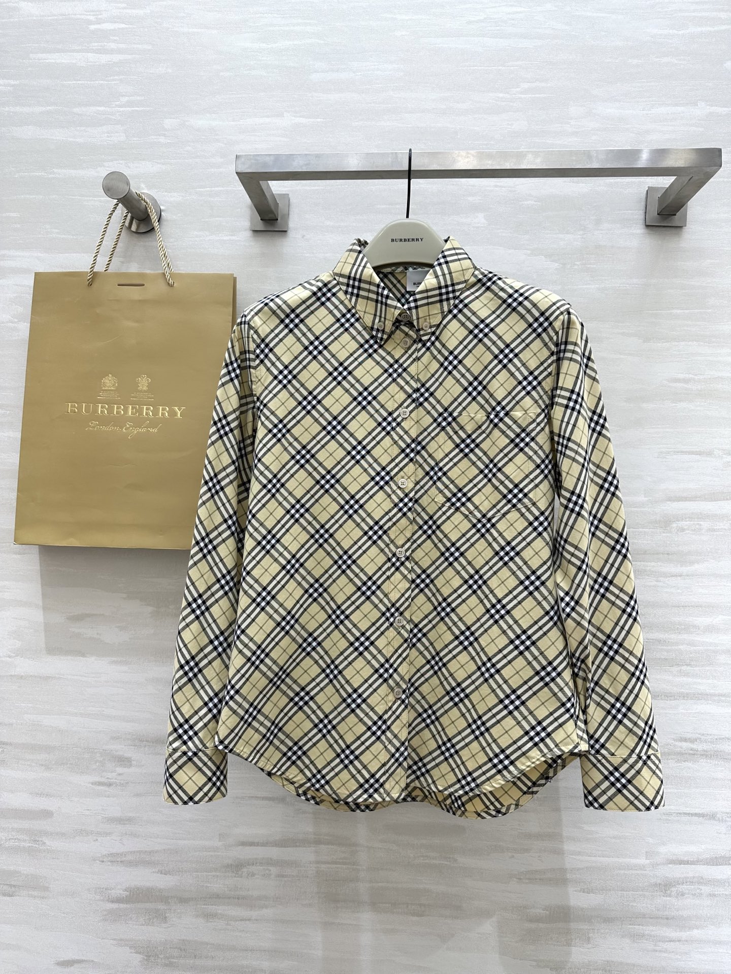 NO:309375,#Burberr Spring and Summer New Style Diagonal Checker Shirt High Quality Spot First-time uk4/6/8/10/12 (6 size shoulder width 39, bust 96, 71.5-73) 6,,burberry,alexander wang19860909#Burberr春夏新款 斜格纹衬衣 高品质 现货首发uk4/6/8/10/12（6码肩宽39,胸围96,衣长71.5-73）6,,burberry,alexander wang,Women's clothing