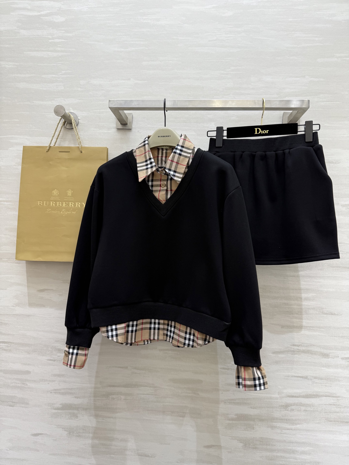 NO:321281,#Burberr Spring and Summer New British Academy Style Set High Quality Spot First-time SizeS/M/L (), Burberry, alexander wang19860909#Burberr春夏新款 英伦学院风套装 高品质 现货首发sizeS/M/L（）,,burberry,alexander wang,Women's clothing