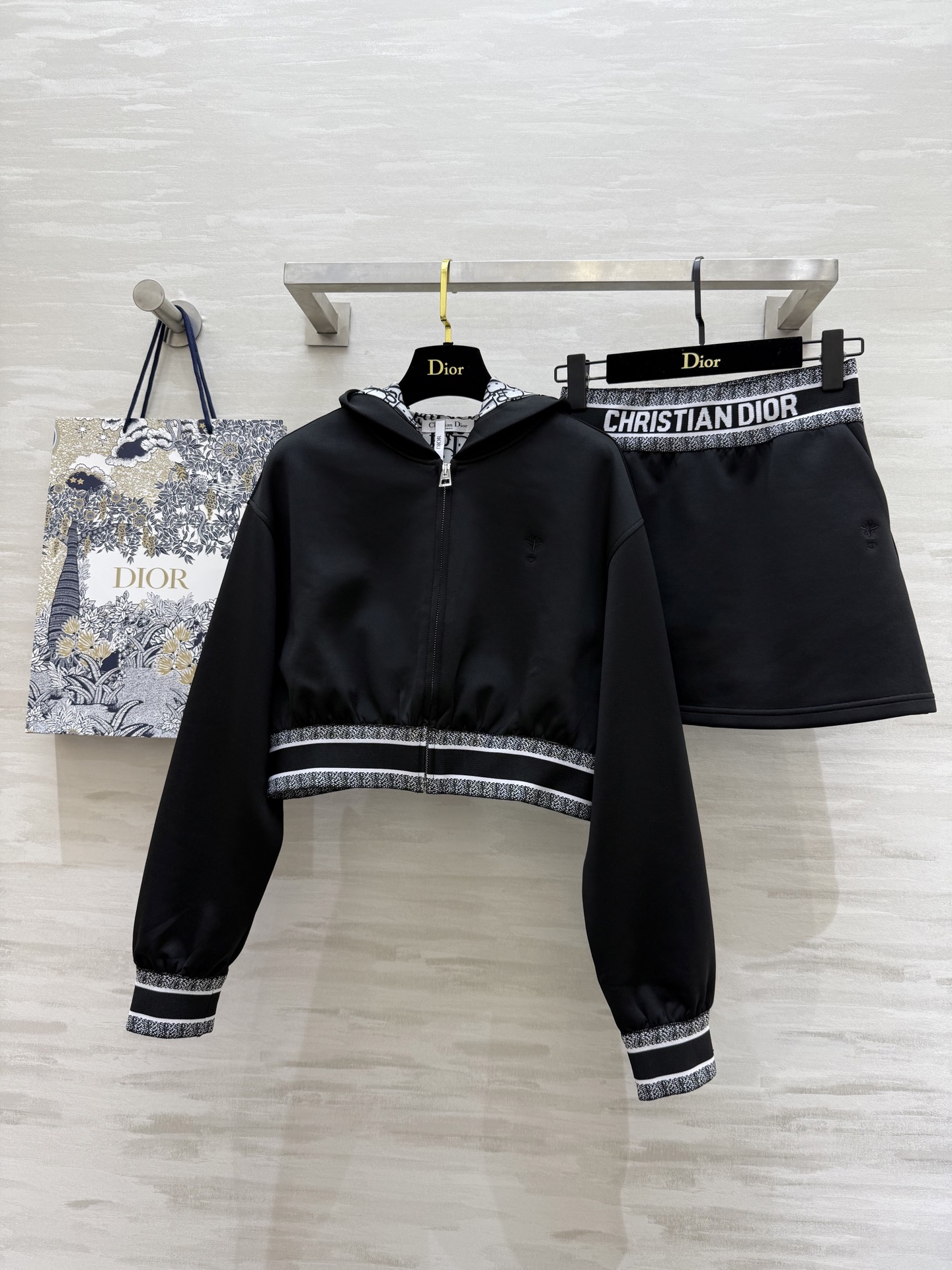 NO:309874,#DIO spring and summer new style casual hooded suit skirt high quality spot first-time sizeS/M/L (M size shoulder width 46, bust 100, length 40, skirt elastic waist 64, skirt length 36), dior, skirt 3kirts, hats, alexander wang19860909#DIO春夏新款 休闲连帽套装裙 高品质 现货首发sizeS/M/L（M码肩宽46,胸围100,衣长40,半裙弹力腰围64,裙长36）,,dior,skirts,hats,alexander wang,Women's clothing