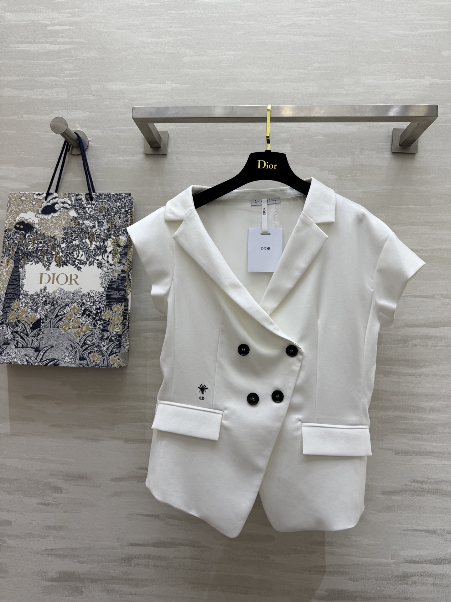 NO:309885,#Dio Summer Spring and Summer New Style, Off-shoulder Asymmetrical Suit, Bold and Avant-garde, Dior Classic Silhouette, Simple, Wise, Strong and Soft, High-quality Customization, Spot First-Selling Size36/38/40 (38 size bust 92, 68 length, Dior, Business Suit, Alexander wang19860909#Dio Summer春夏新款 斜肩不对称西装 大胆前卫 属于Dior经典廓形 简单睿智亦刚亦柔 高品质定制 现货首发size36/38/40（38码胸围92,衣长68,,dior,business suit,alexander wang,Women's clothing