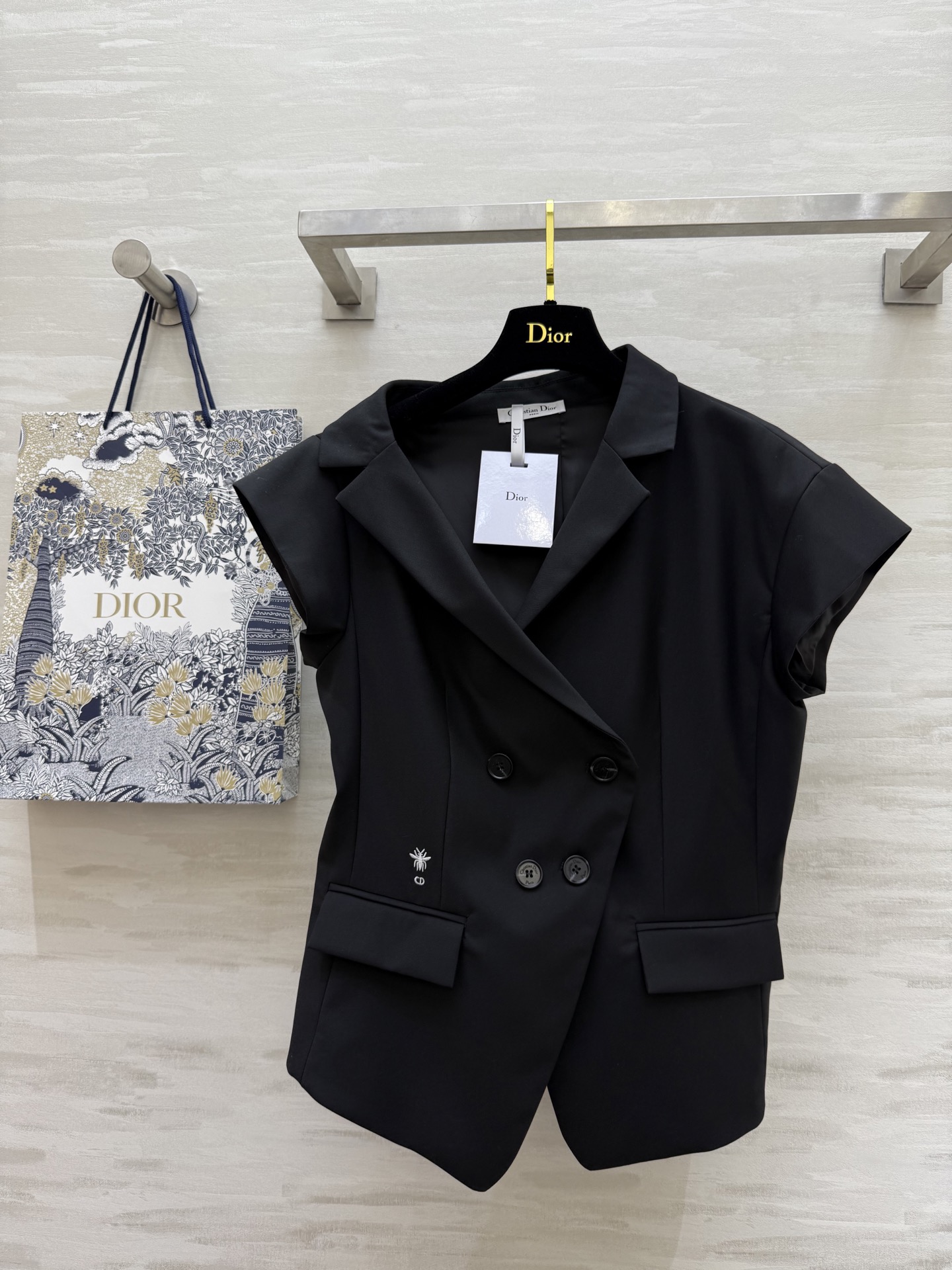 NO:309889,#Dio Summer Spring and Summer New Style, Off-shoulder Asymmetrical Suit, Bold and Avant-garde, Dior Classic Silhouette, Simple, Wise, Strong and Soft, High-quality Customization, Spot First-Selling Size36/38/40 (38 size bust 92, Clothes Length 68),,dior, business suit,alexander wang19860909#Dio Summer春夏新款 斜肩不对称西装 大胆前卫 属于Dior经典廓形 简单睿智亦刚亦柔 高品质定制 现货首发size36/38/40（38码胸围92,衣长68）,,dior,business suit,alexander wang,Women's clothing