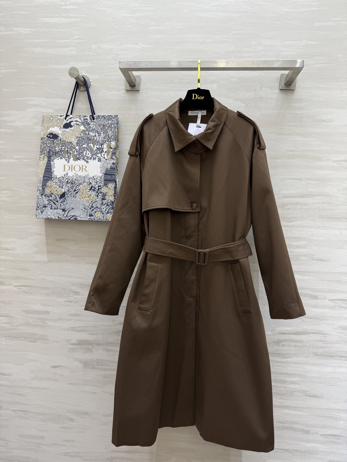 NO:311374,#DIO early spring new style Maillard color windbreaker high quality spot first size36/38/40 (38 size bust 118, length 112) 69,,dior,alexander wang19860909#DIO早春新款 美拉德色系风衣 高品质 现货首发size36/38/40（38码胸围118,衣长112）69,,dior,alexander wang,Women's clothing