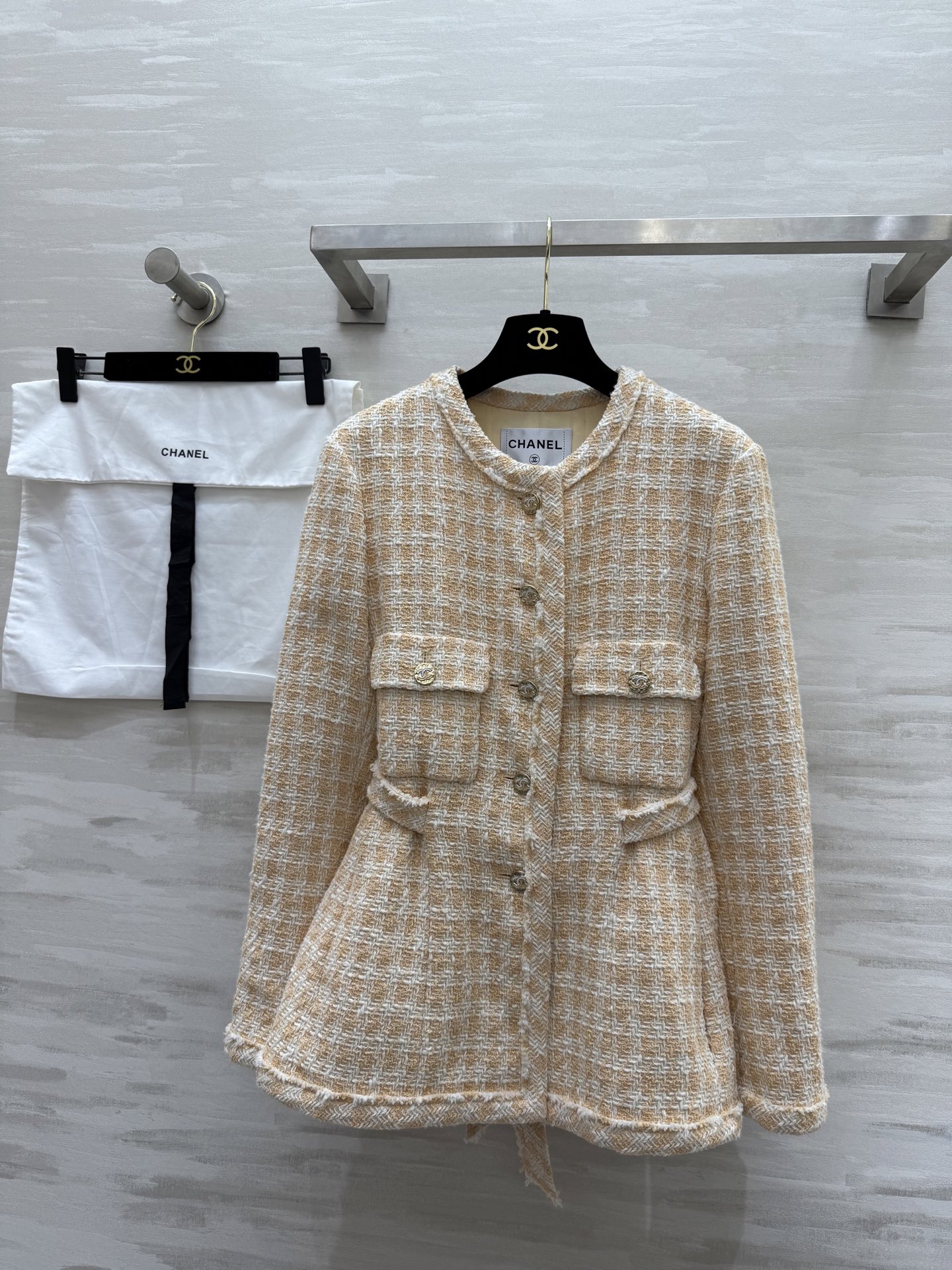 NO:311384,#Chane orange waist plaid tweed jacket, inner pair of silk jacquard fabric, high quality, stock first-time size36/38/40 (36 size shoulder width 39, bust 86, 6, chanel, jackets & coats, real silk, alexander wang19860909#Chane橘色收腰格纹粗花呢外套 内里对版真丝提花面料 高品质 现货首发size36/38/40（36码肩宽39,胸围86,衣长6,,chanel,jackets & coats,real silk,alexander wang,Women's clothing