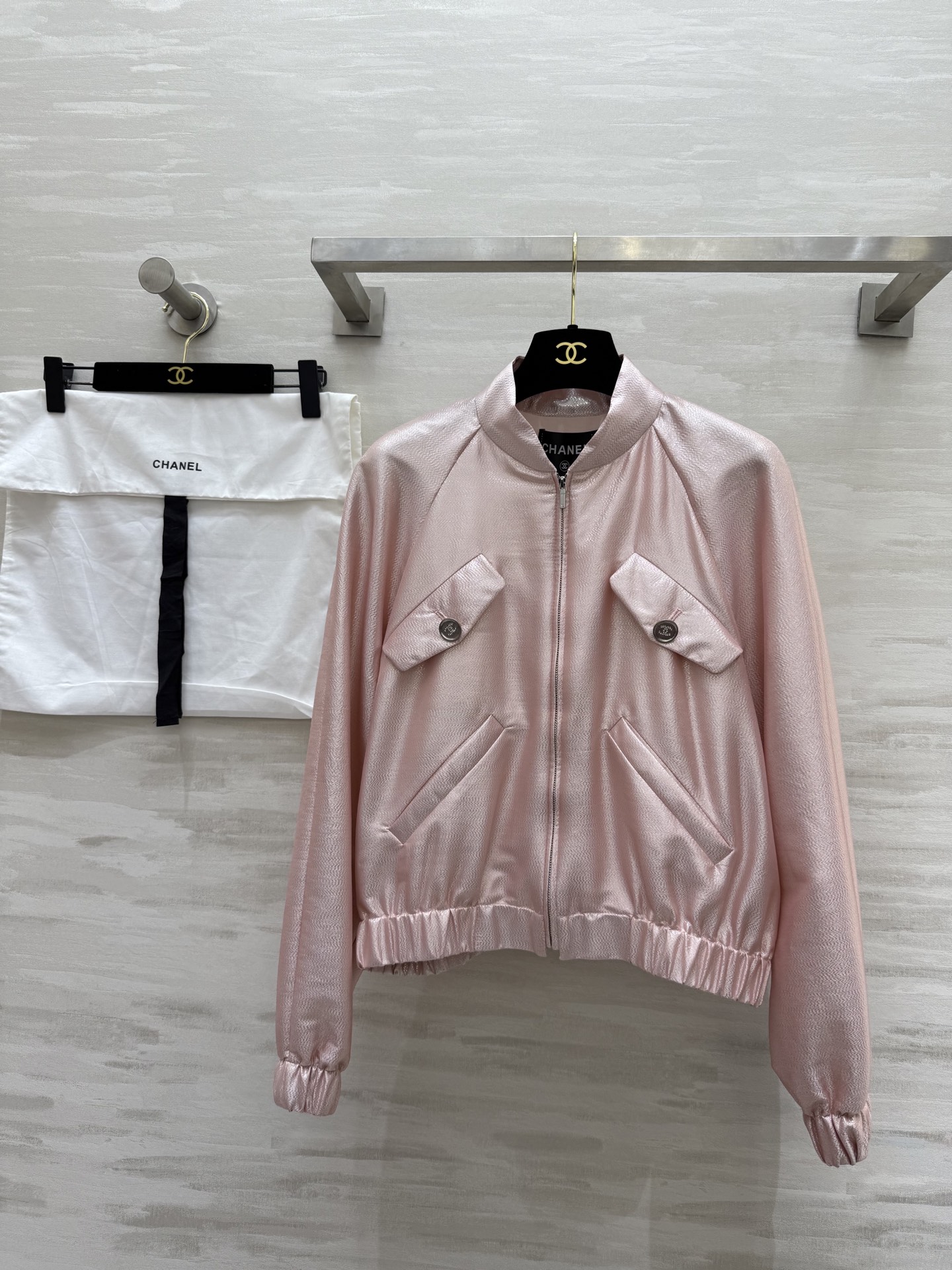 NO:311390,#Chane new pink jacket jacket pair silk jacquard lining high quality spot first size36/38/40 (38 size bust 104, 51 length) P, chanel, jackets & coats, jackets & coats, real silk, alexander wang19860909#Chane新款 粉色夹克外套 对版真丝提花里衬 高品质 现货首发size36/38/40（38码胸围104,衣长51）P,,chanel,jackets & coats,jackets & coats,real silk,alexander wang,Women's clothing
