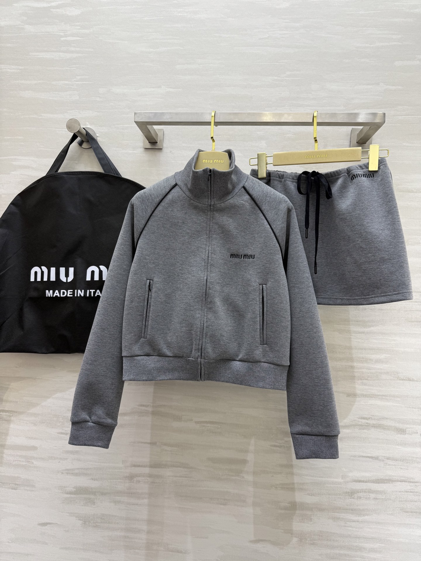 NO:311411,#Miumi Spring and Summer New College Style Set High Quality Spot First-time SizeS/M/L (M size bust 94, 51 length, skirt waist 76, skirt length 32, miumiu, skirt 3kirts, alexander wang19860909#Miumi春夏新款 学院风套装 高品质 现货首发sizeS/M/L（M码胸围94,衣长51,半裙腰围76,裙长32,,miumiu,skirts,alexander wang,Women's clothing