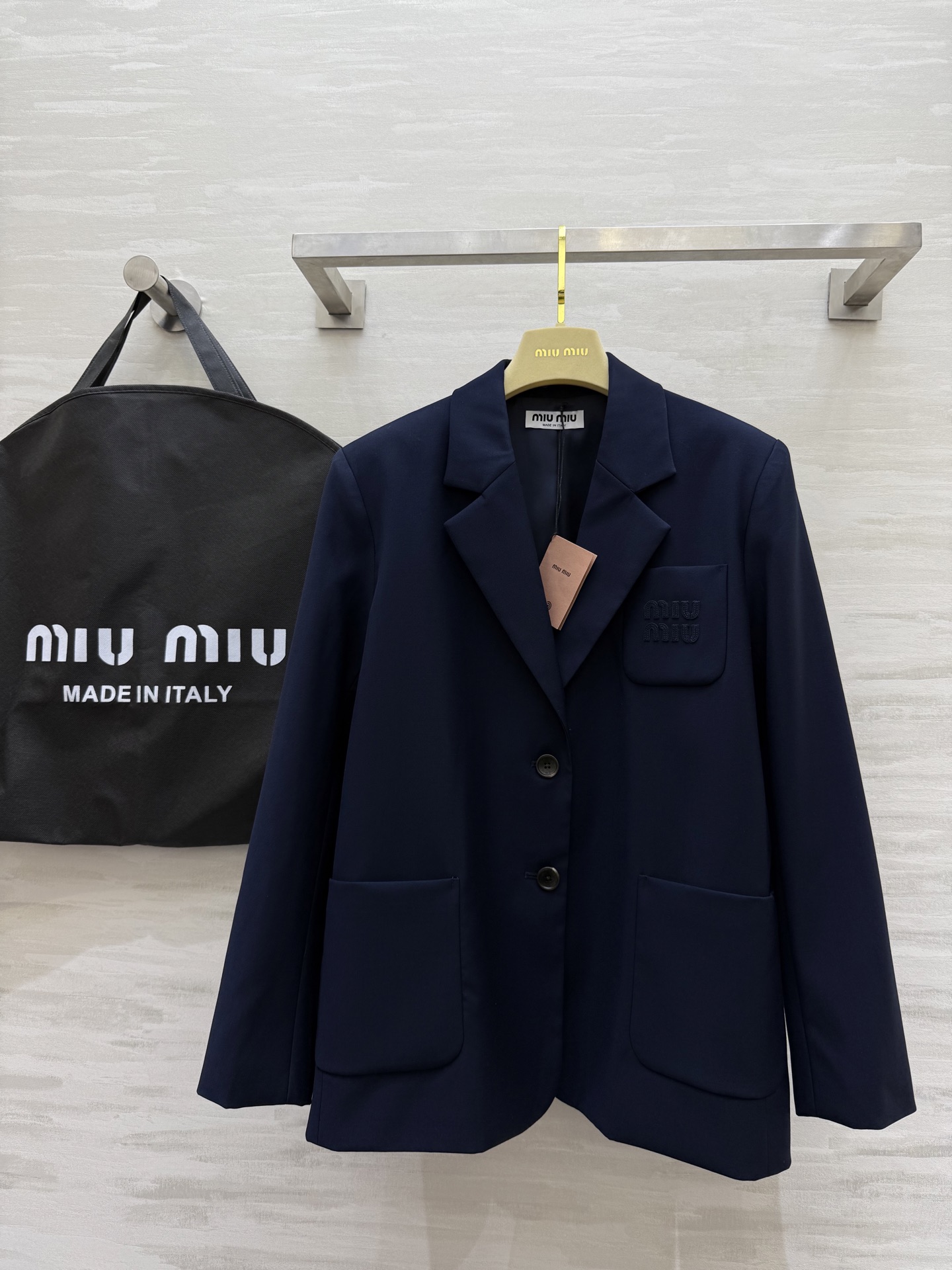 NO:311383,#Miumi early spring new style suit jacket high quality customization spot first-time sizeS/M/L (M size shoulder width 39, bust 102, length 74) 69,,miumiu, jackets & coats,business suit,alexander wang19860909#Miumi早春新款 西装外套 高品质定制 现货首发sizeS/M/L（M码肩宽39,胸围102,衣长74）69,,miumiu,jackets & coats,business suit,alexander wang,Women's clothing